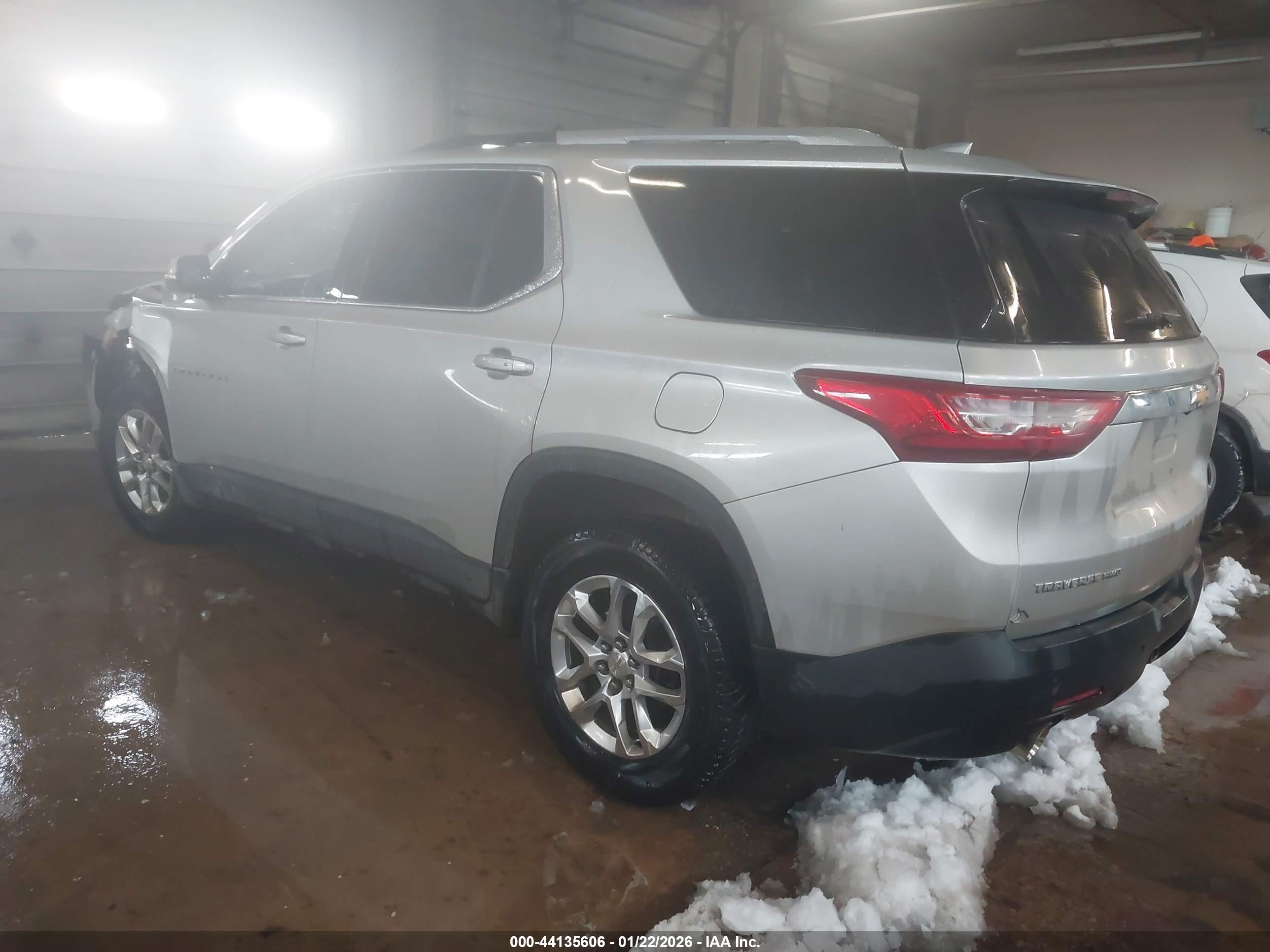 CHEVROLET TRAVERSE image 3