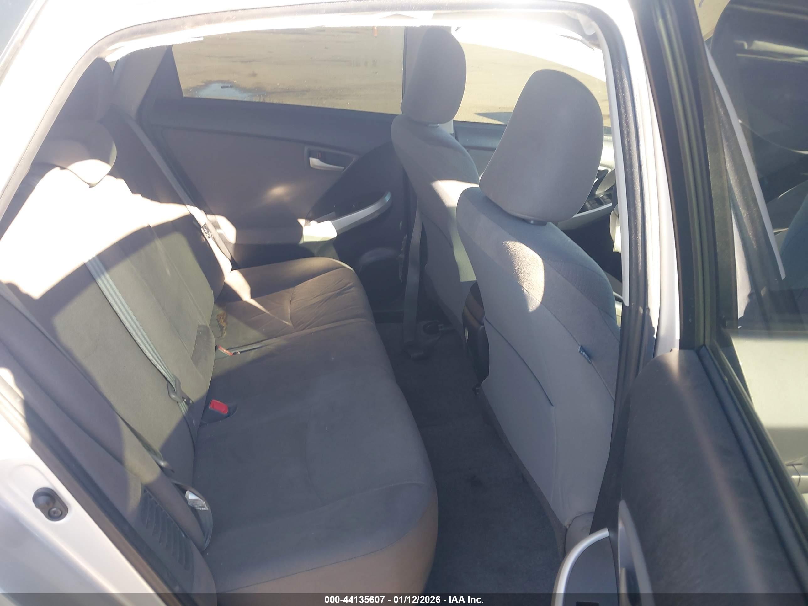 TOYOTA PRIUS image 8
