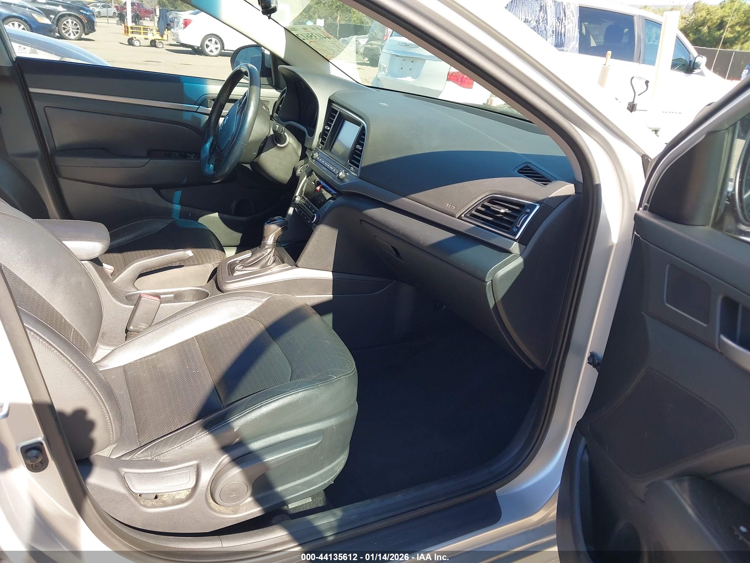 HYUNDAI ELANTRA image 5