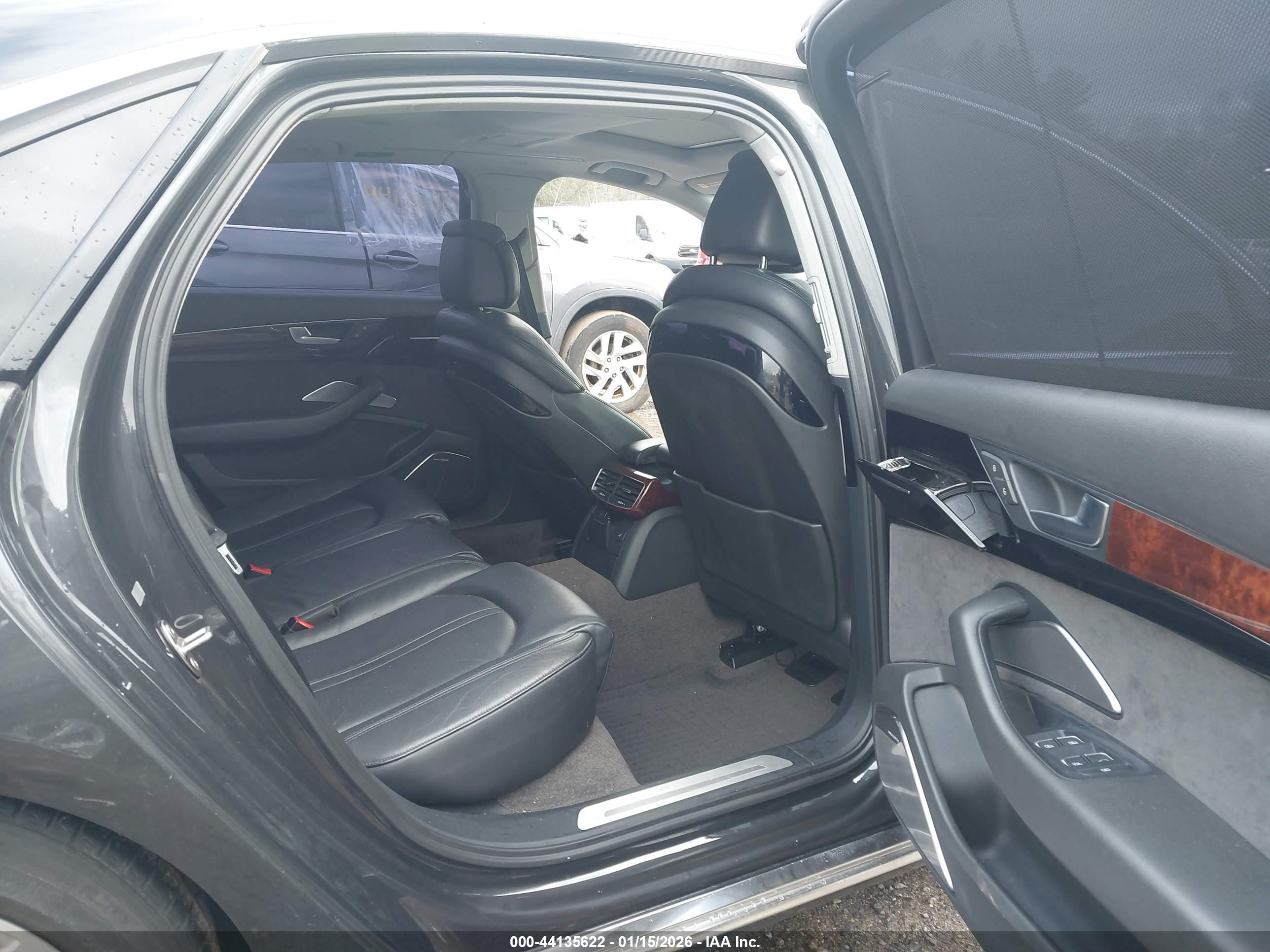 AUDI A8 image 8