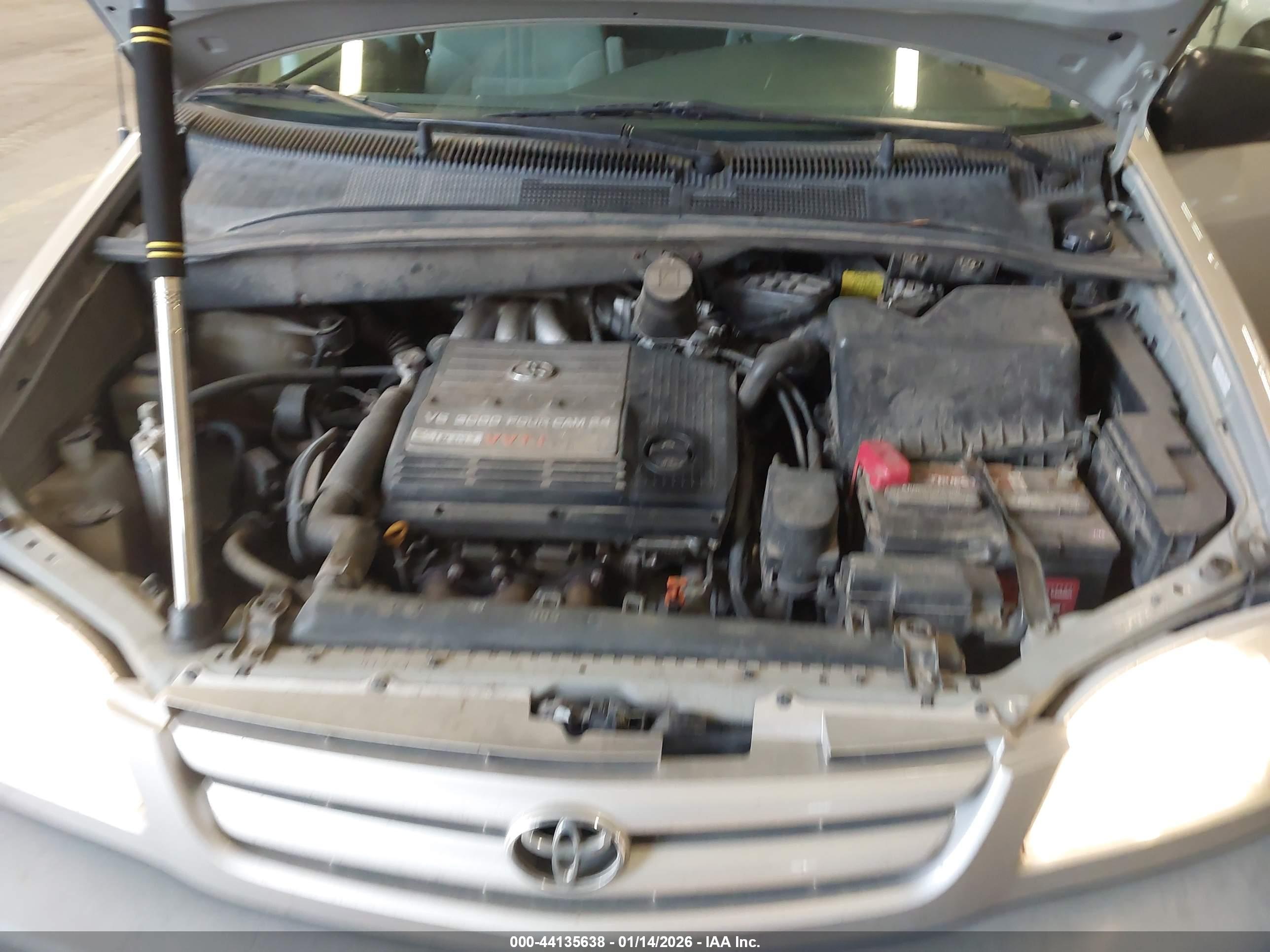 TOYOTA SIENNA image 10