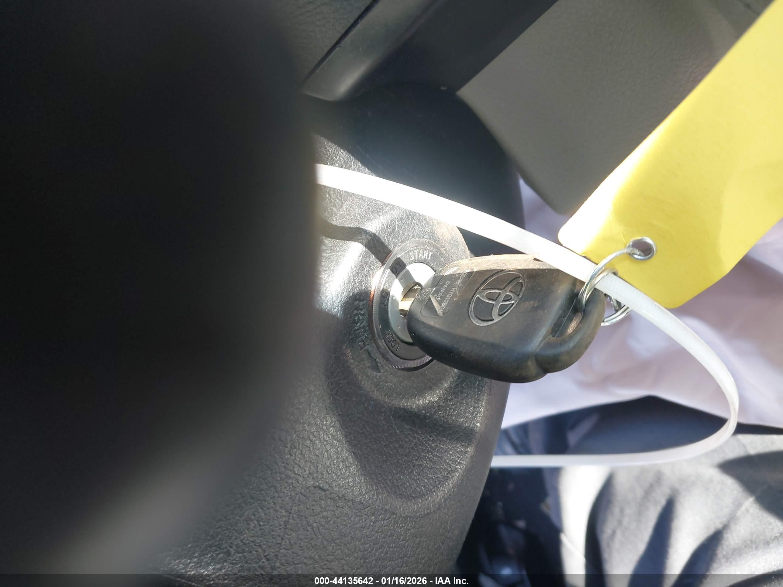 TOYOTA CAMRY image 11