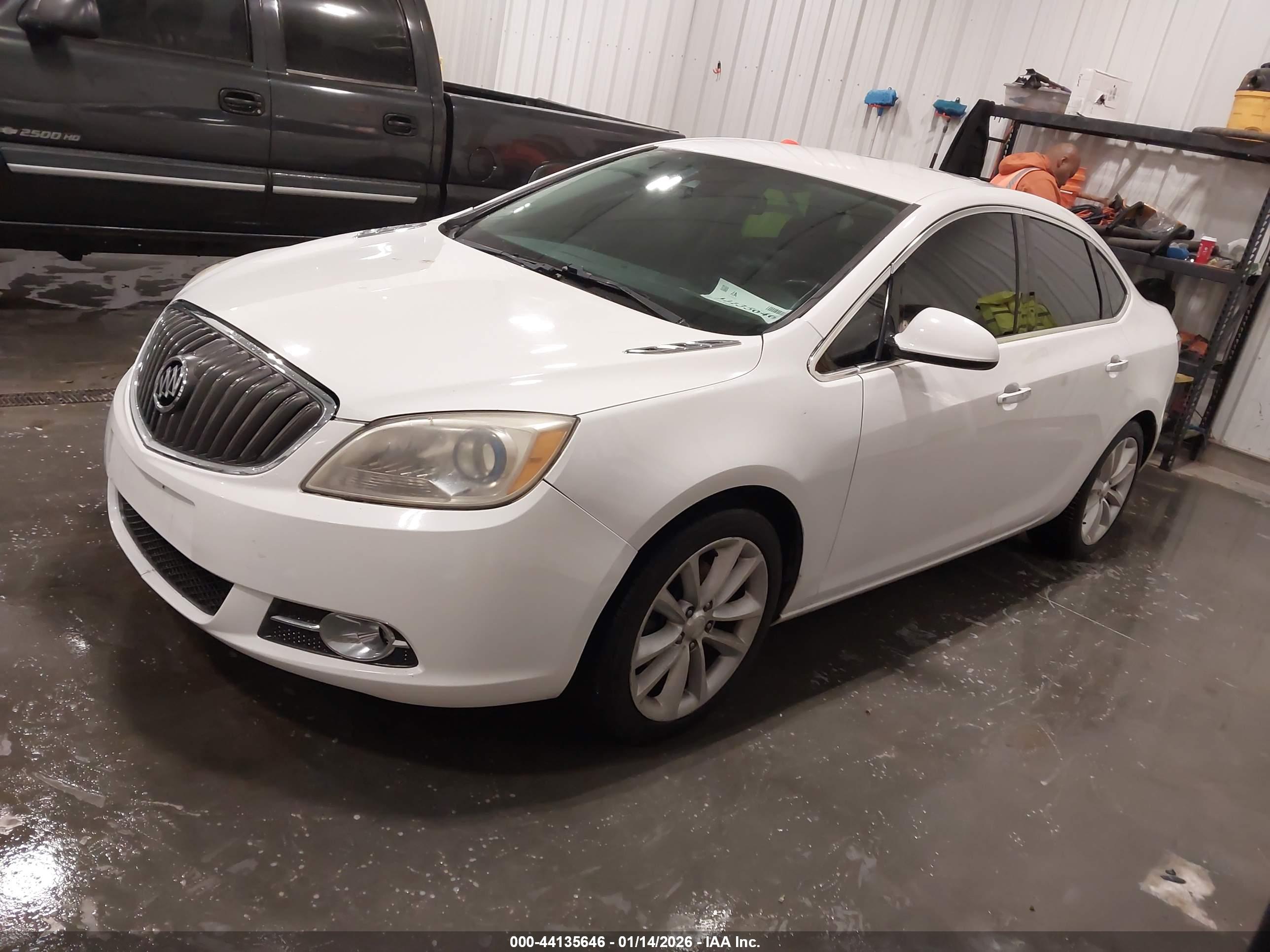 BUICK VERANO image 2