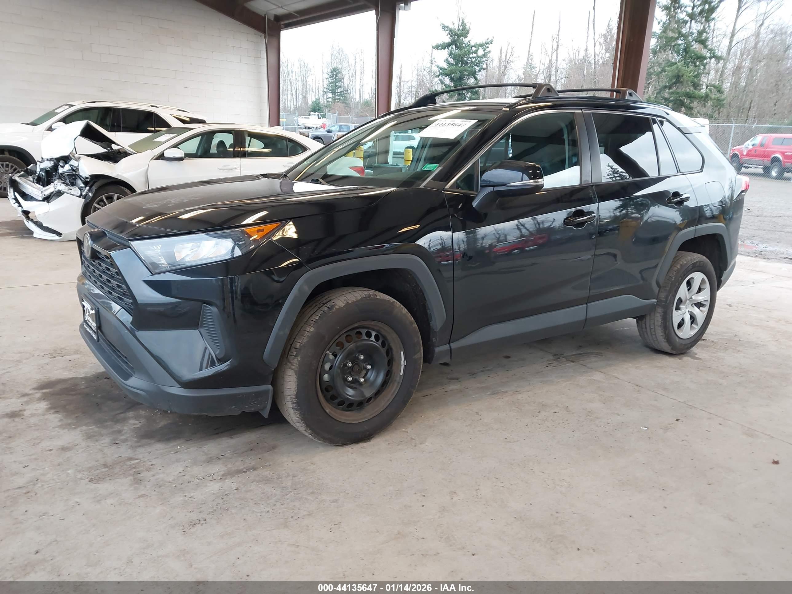 TOYOTA RAV4 image 2
