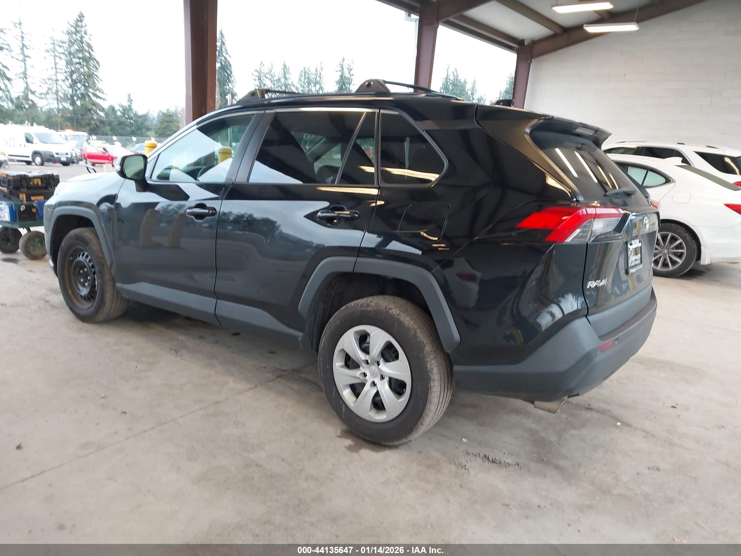 TOYOTA RAV4 image 3