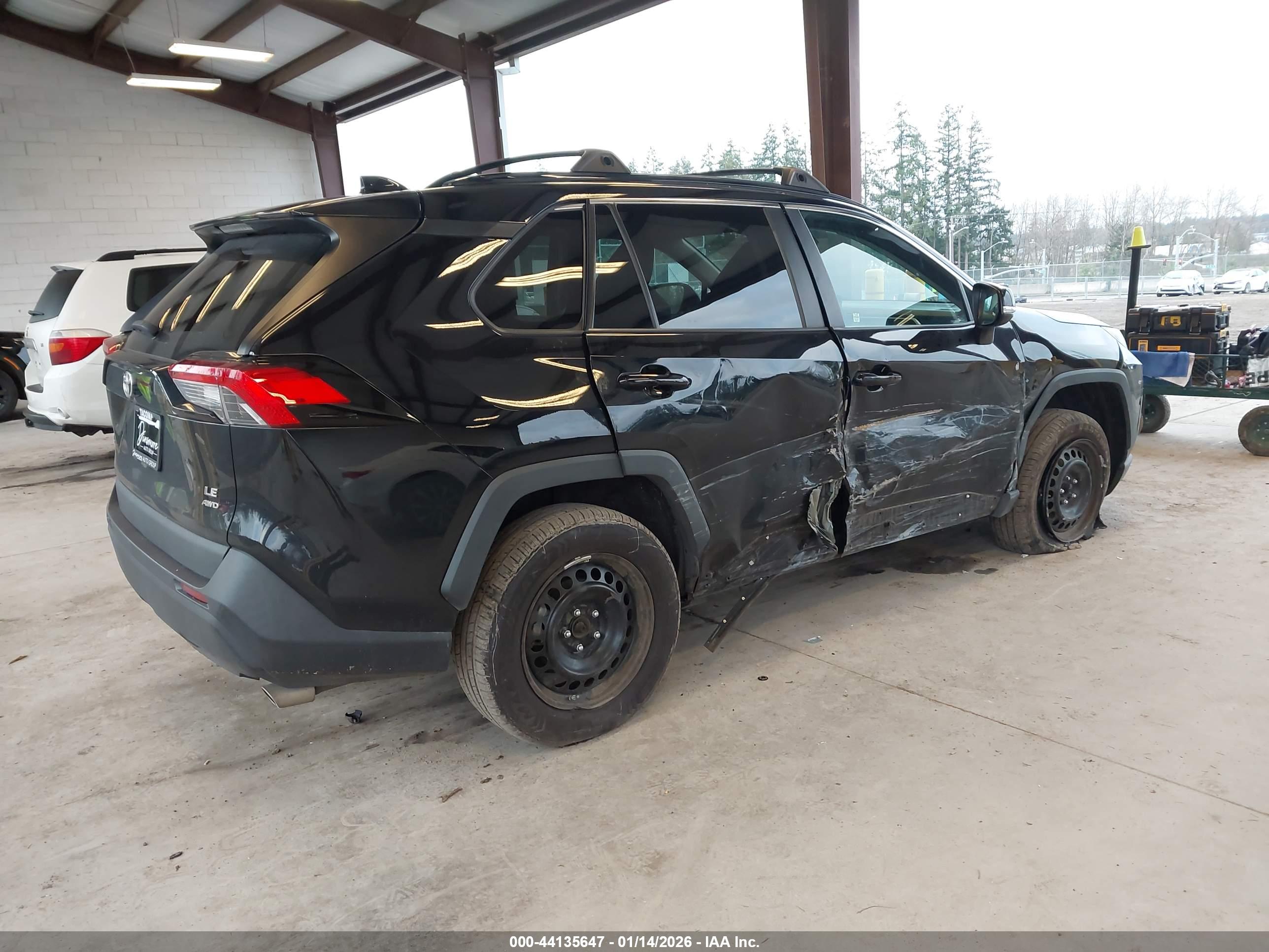 TOYOTA RAV4 image 4