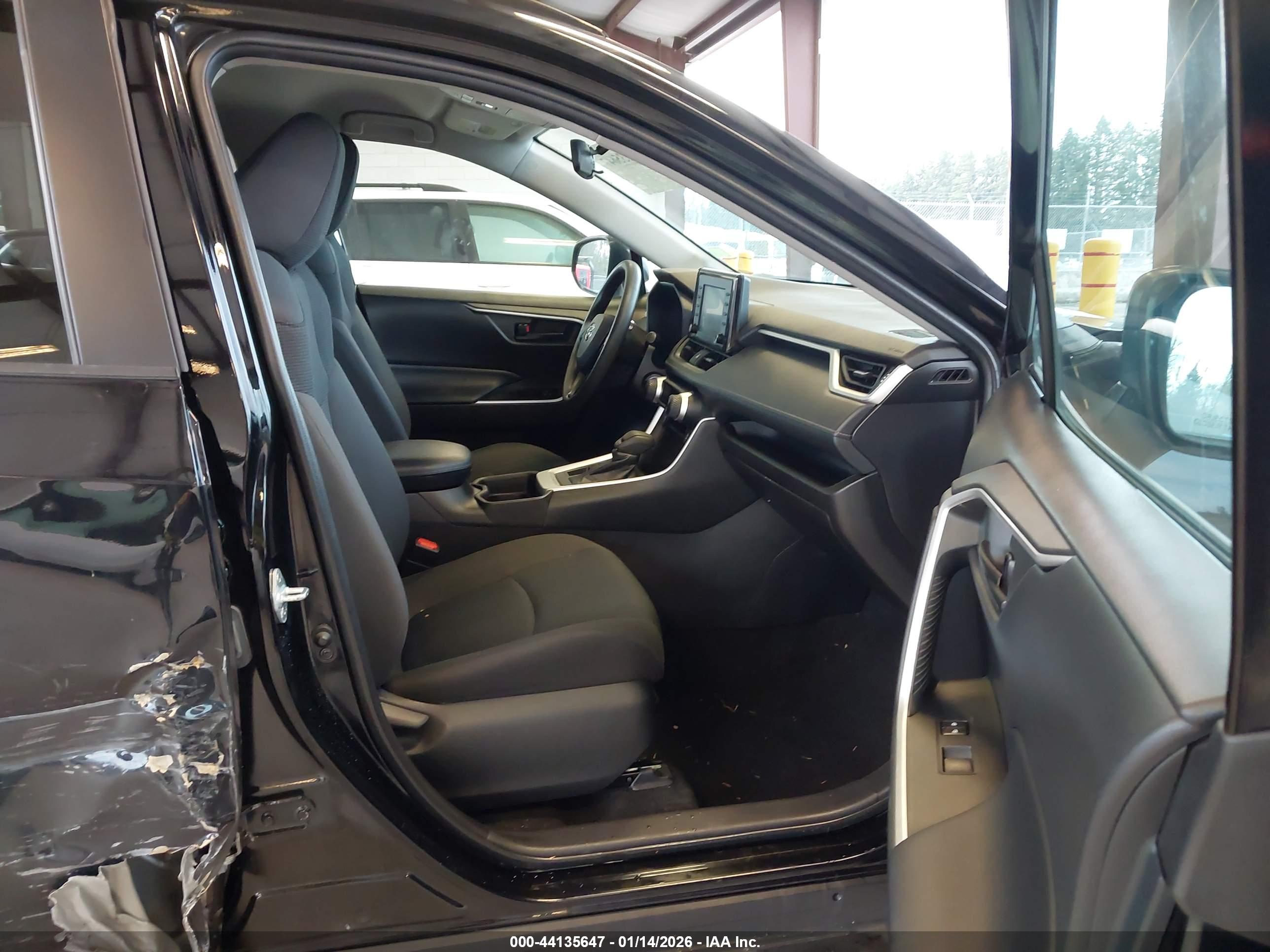 TOYOTA RAV4 image 5