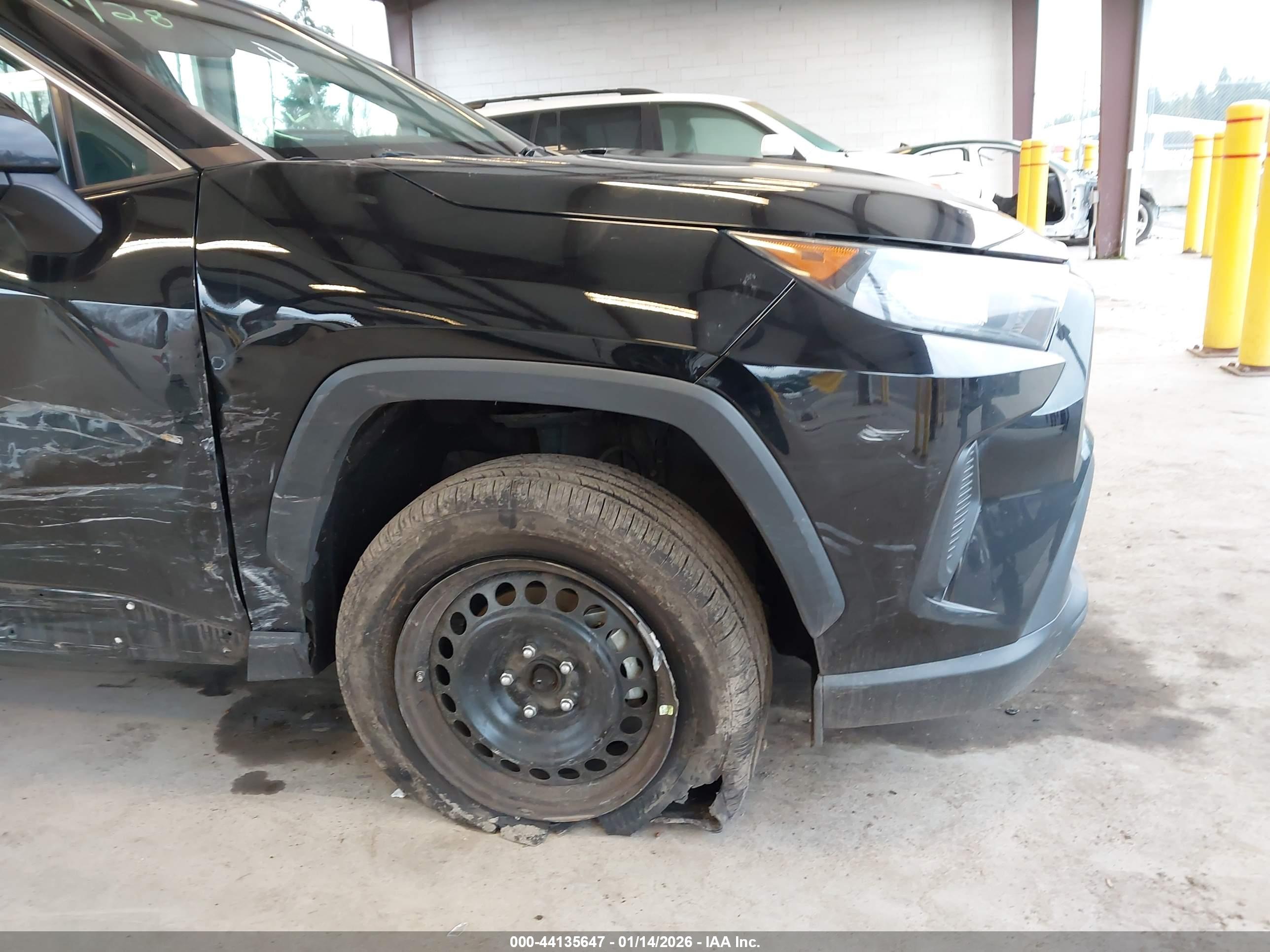 TOYOTA RAV4 image 6