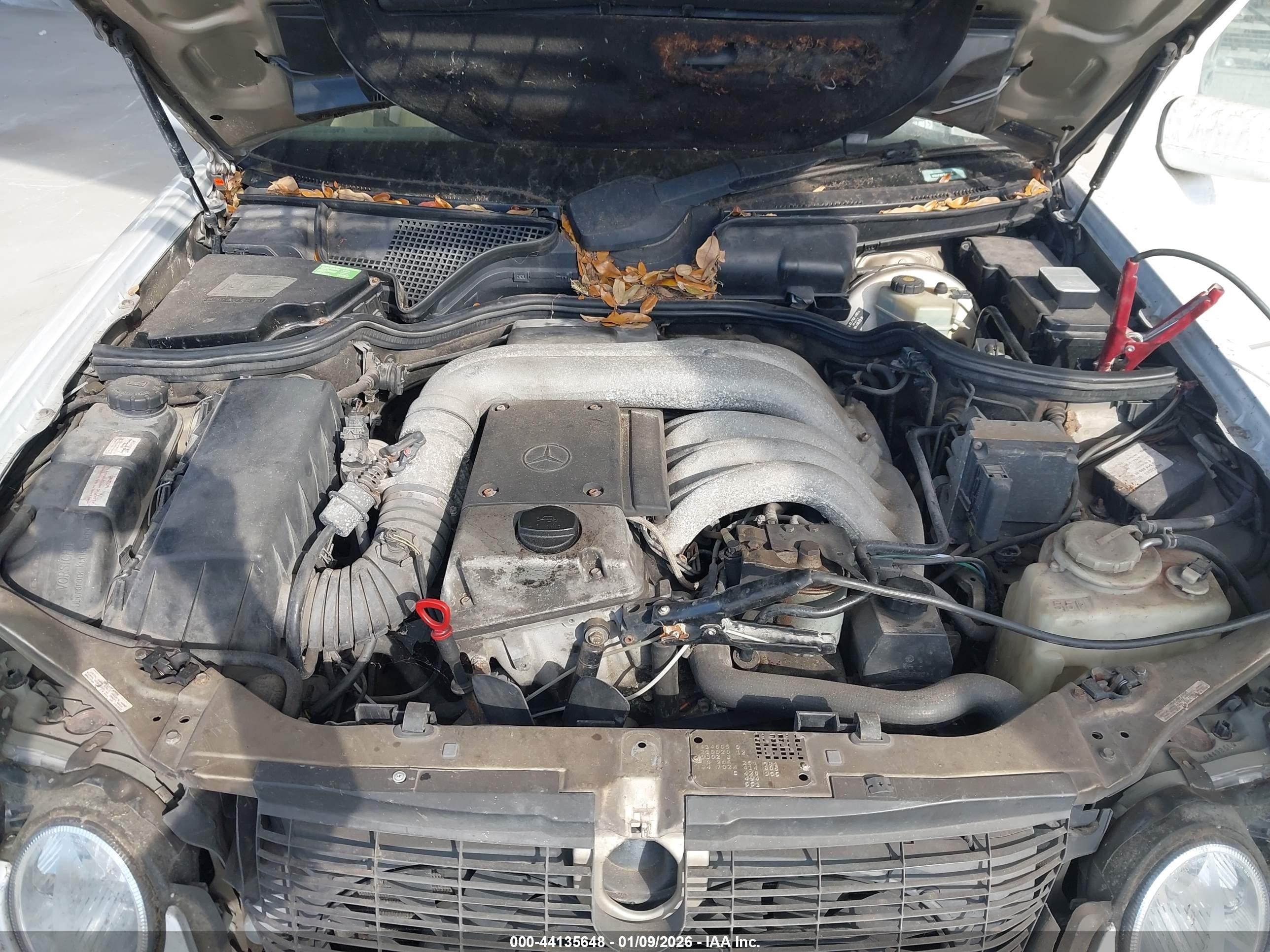 MERCEDES-BENZ E image 10