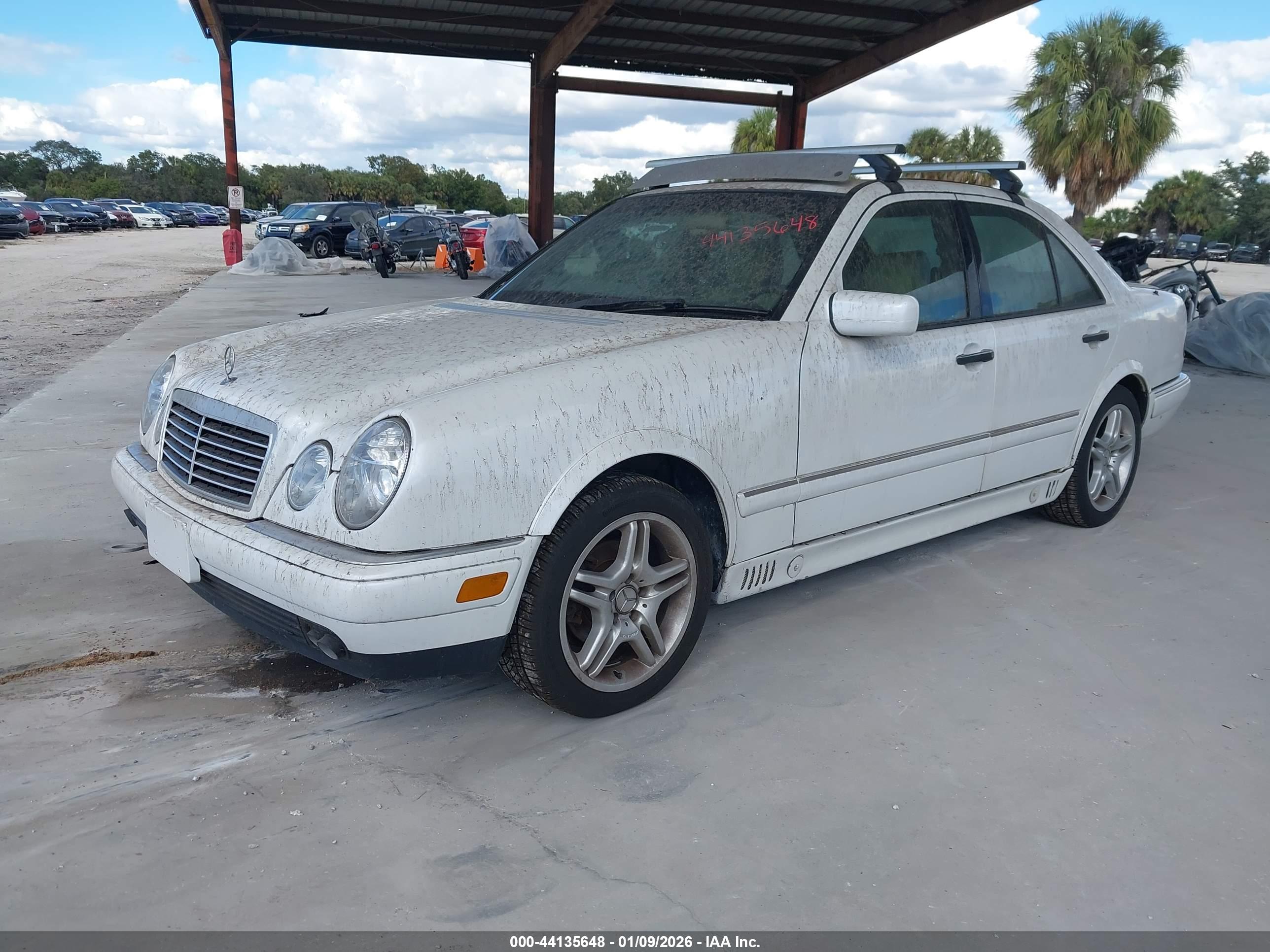 MERCEDES-BENZ E image 2