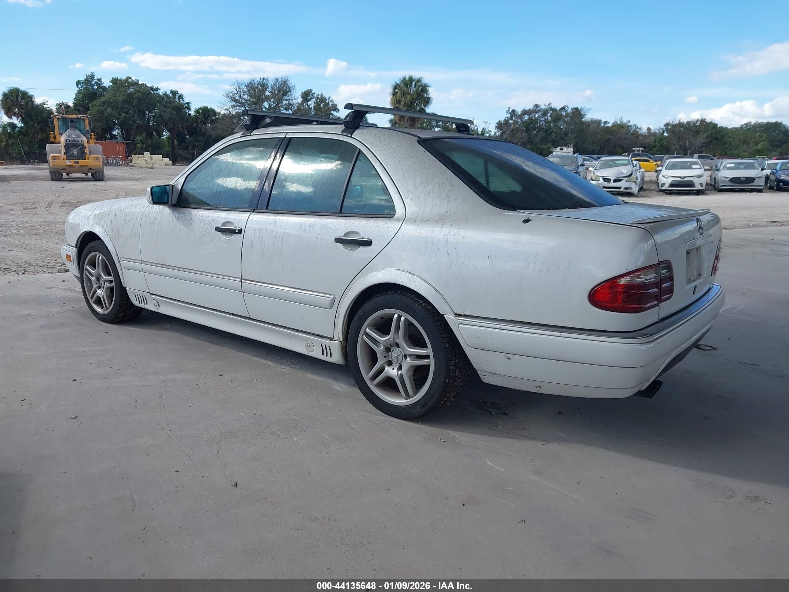 MERCEDES-BENZ E image 3