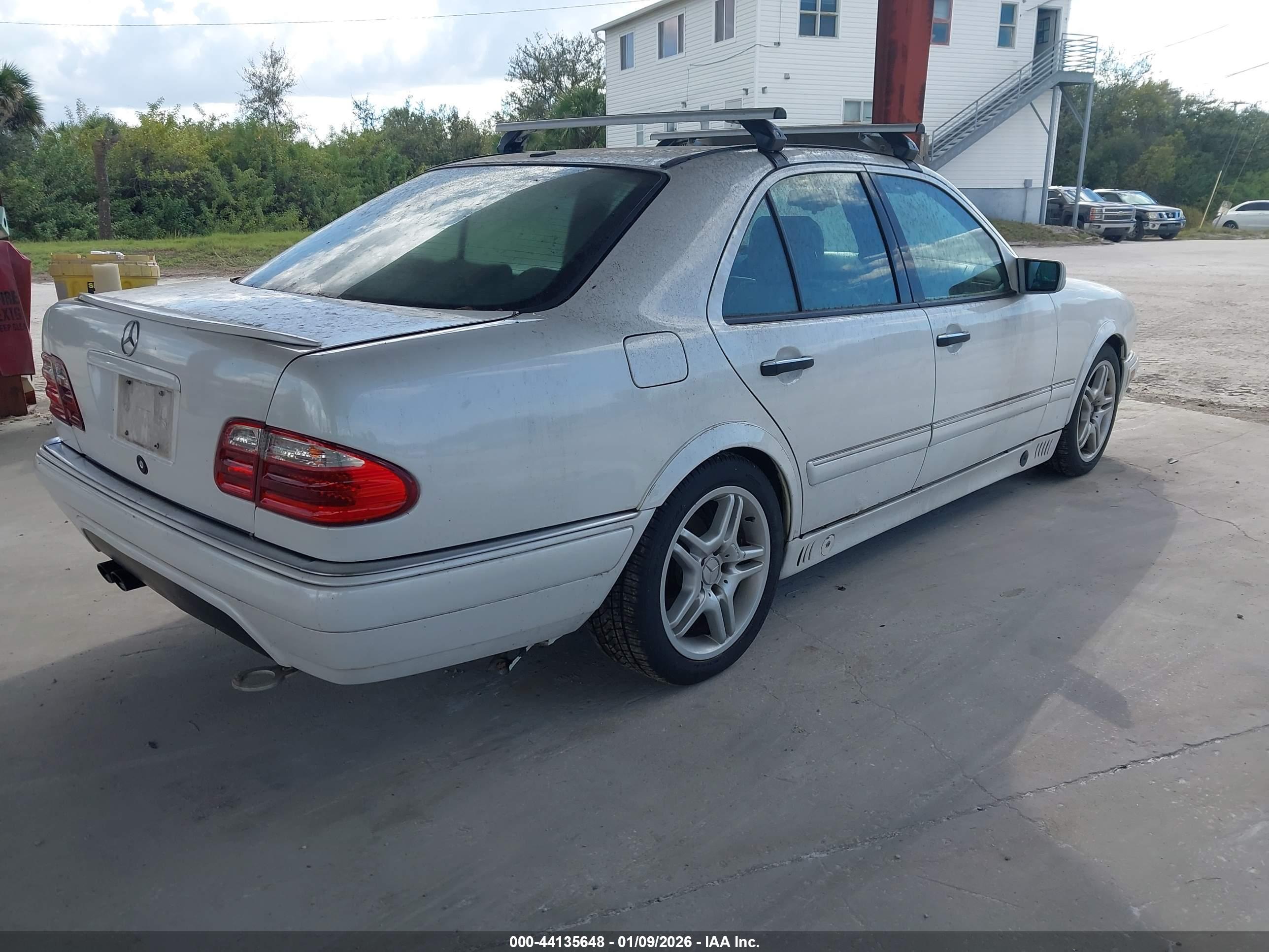 MERCEDES-BENZ E image 4