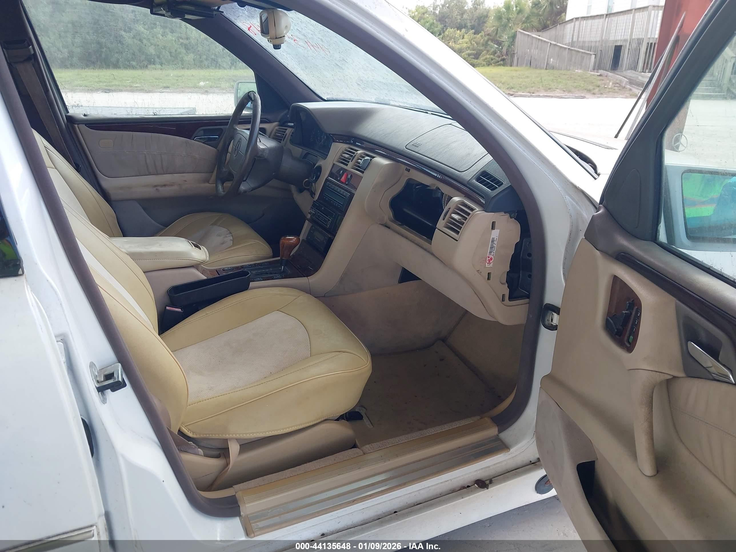 MERCEDES-BENZ E image 5