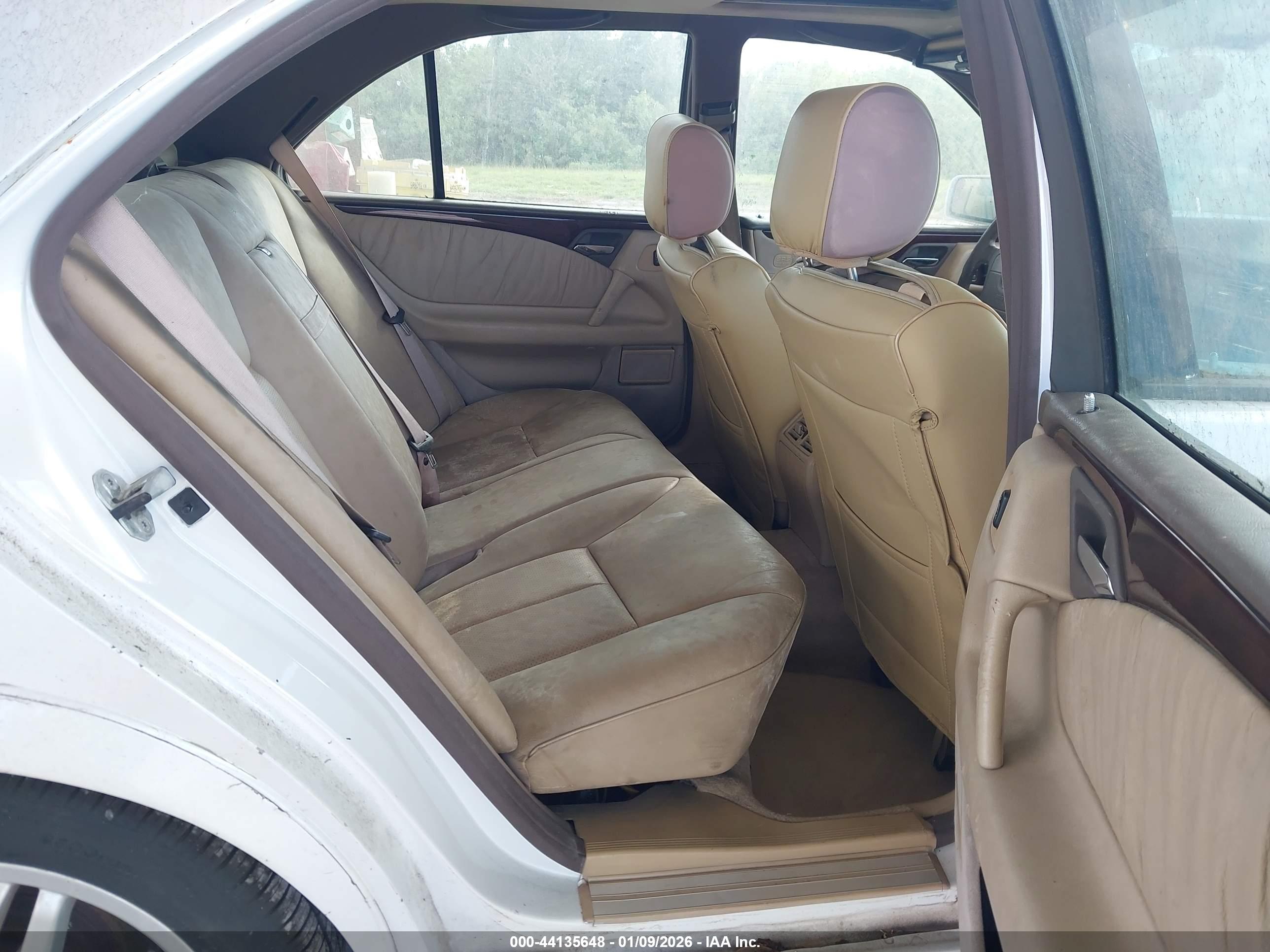 MERCEDES-BENZ E image 8