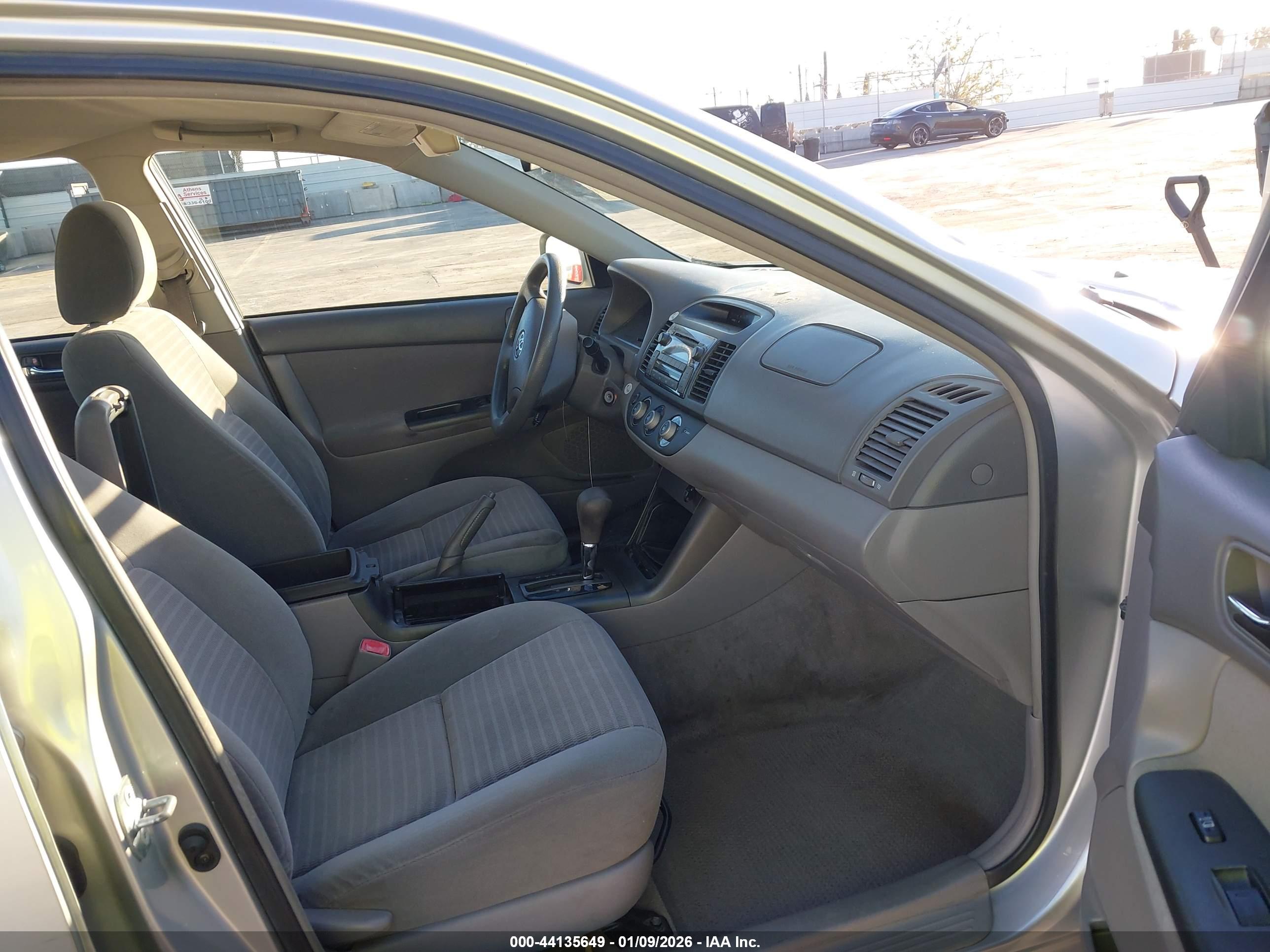 TOYOTA CAMRY image 5