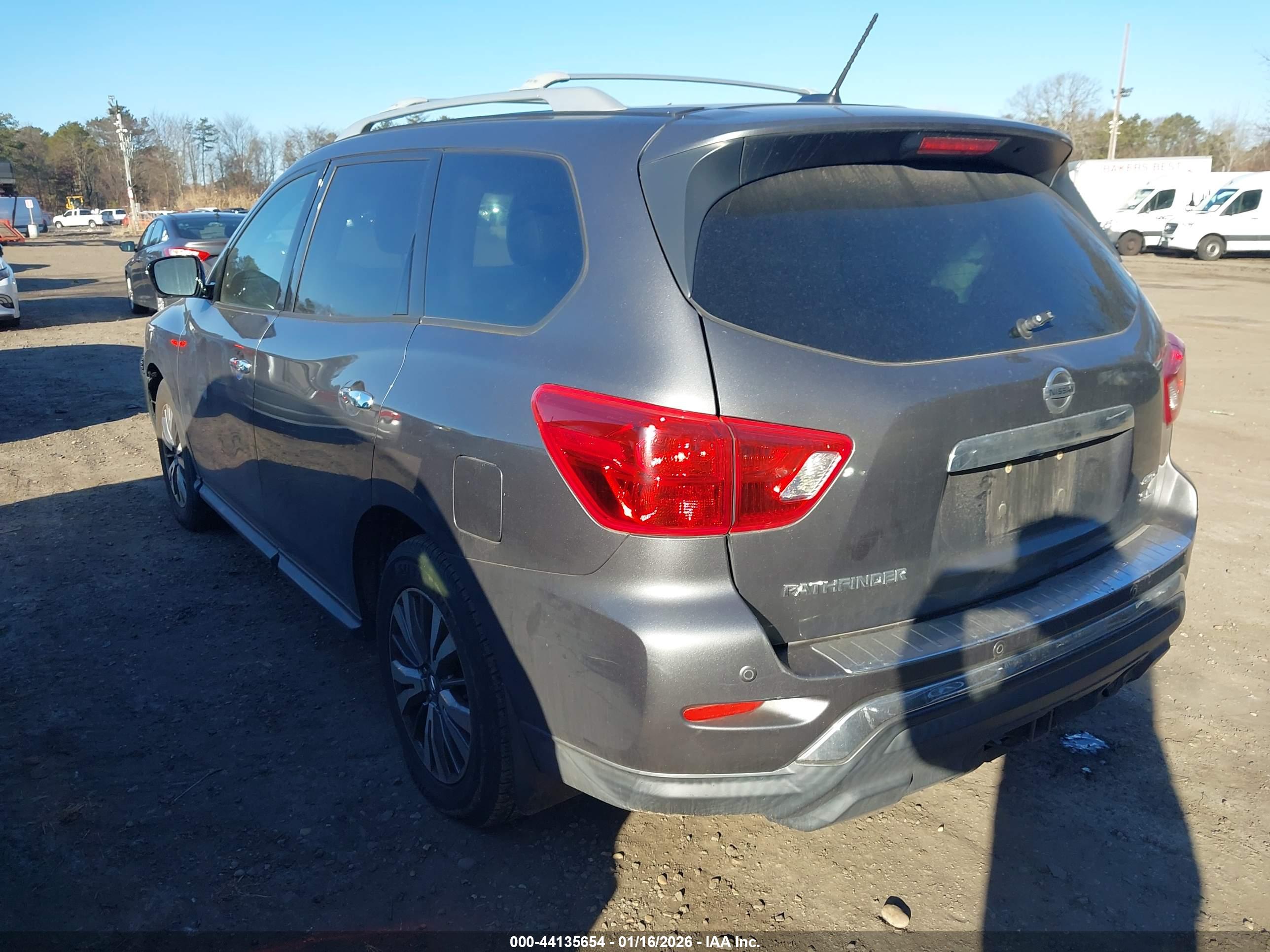 NISSAN PATHFINDER image 3