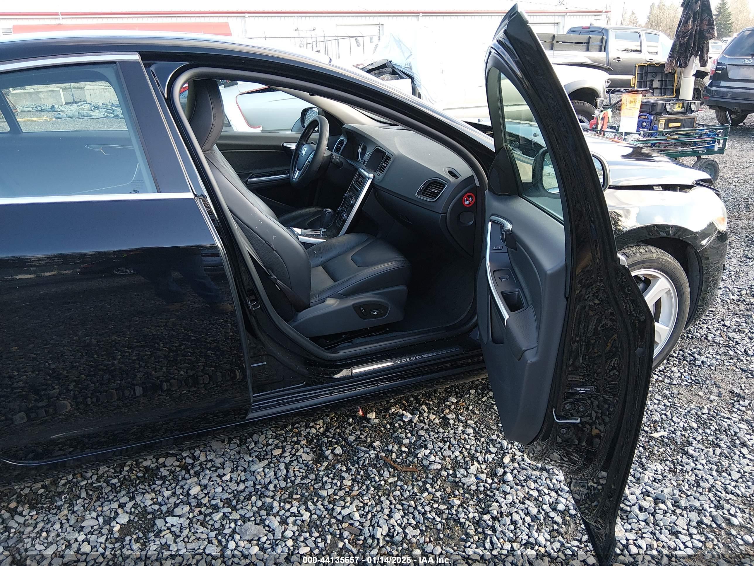 VOLVO S60 image 5