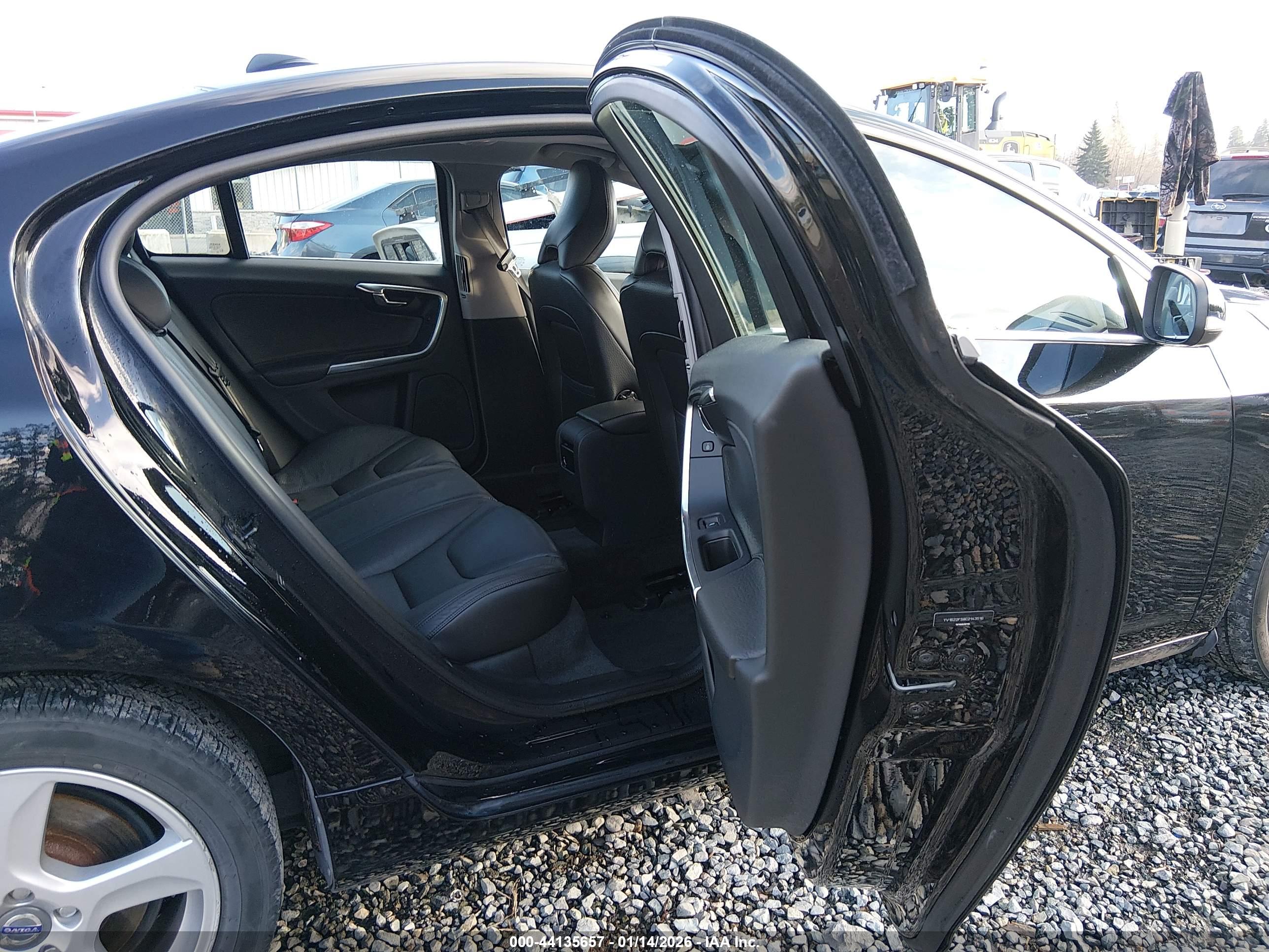 VOLVO S60 image 8