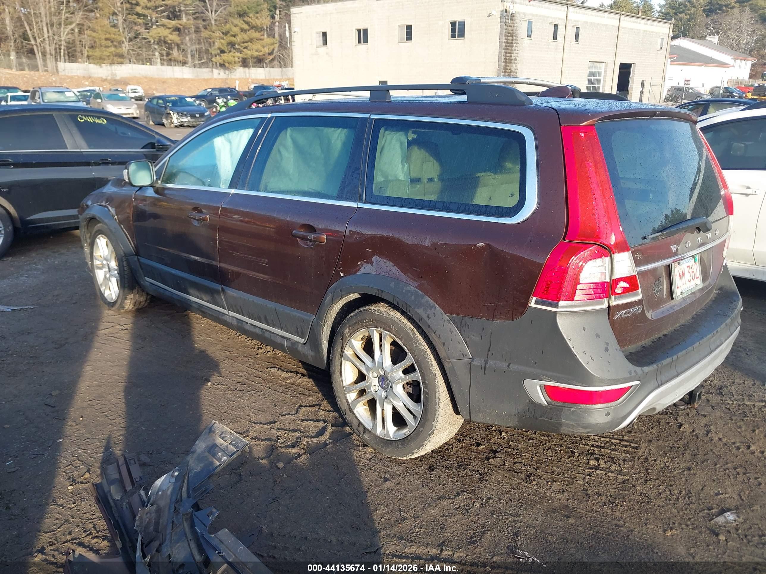 VOLVO XC70 image 3