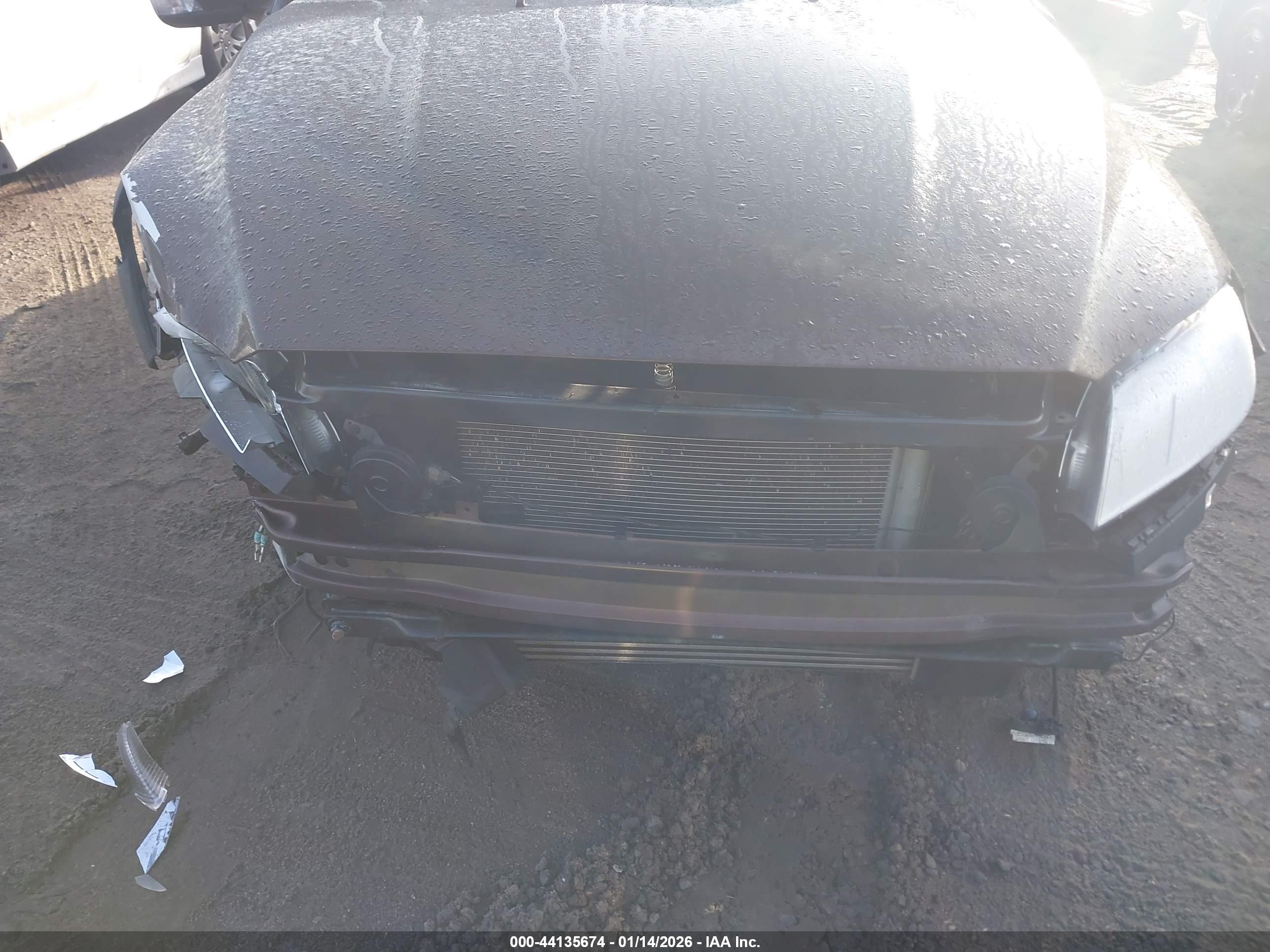 VOLVO XC70 image 6