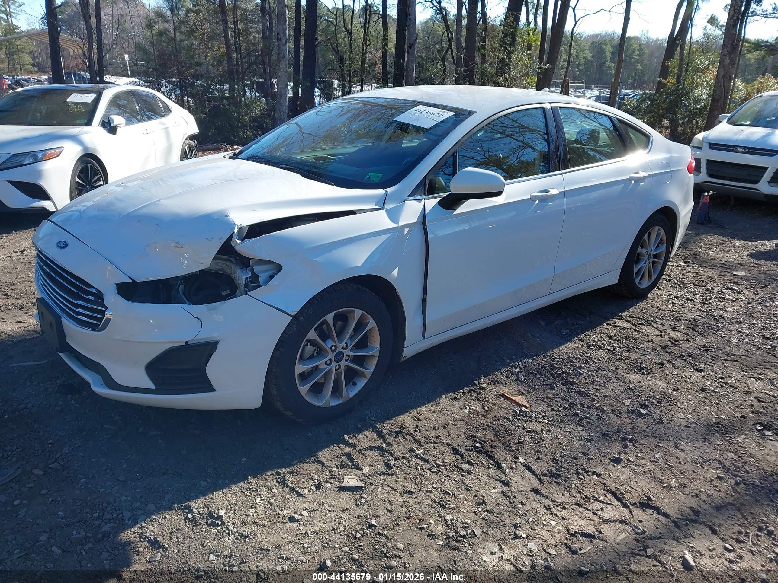 FORD FUSION image 2