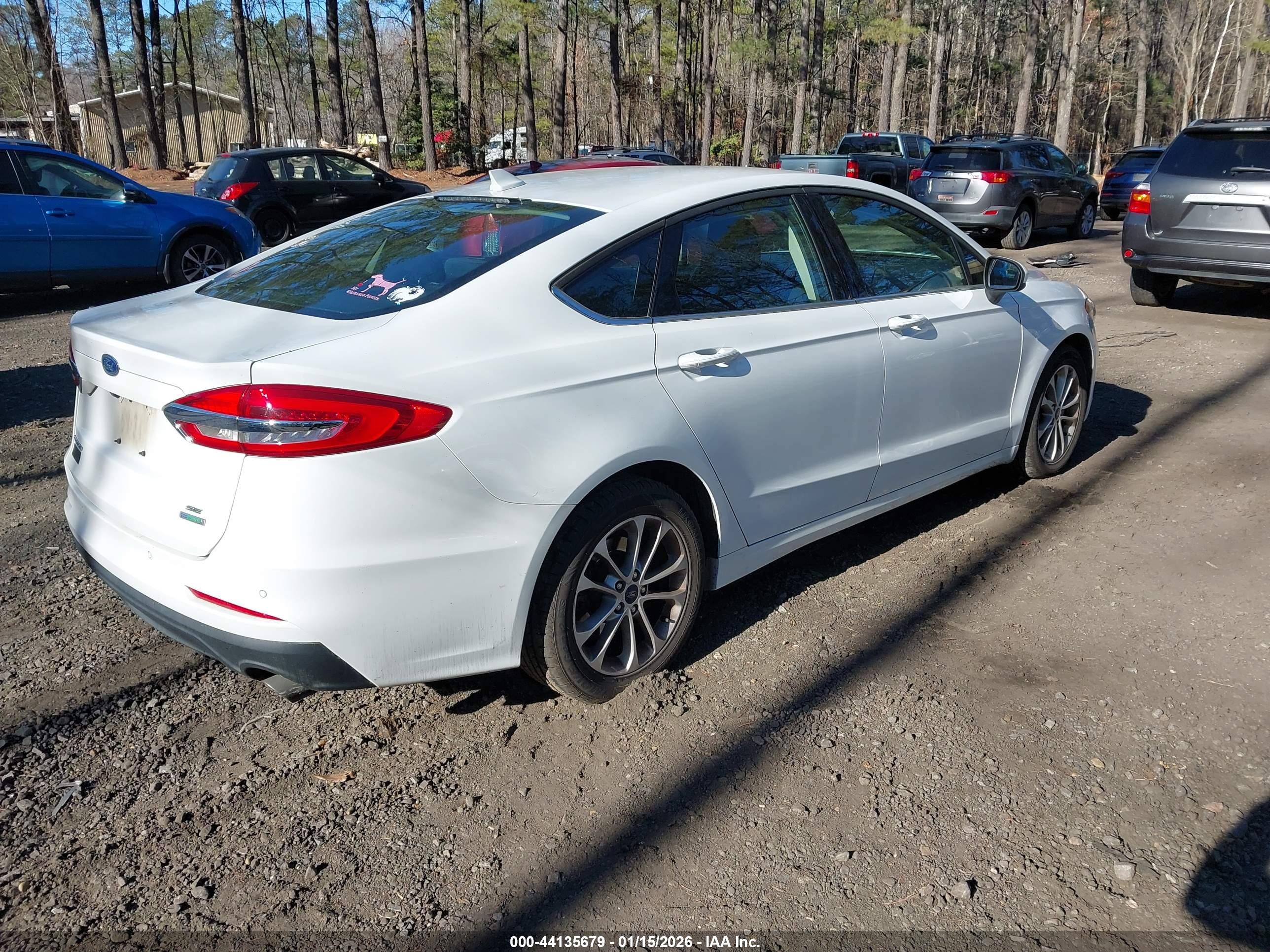 FORD FUSION image 4