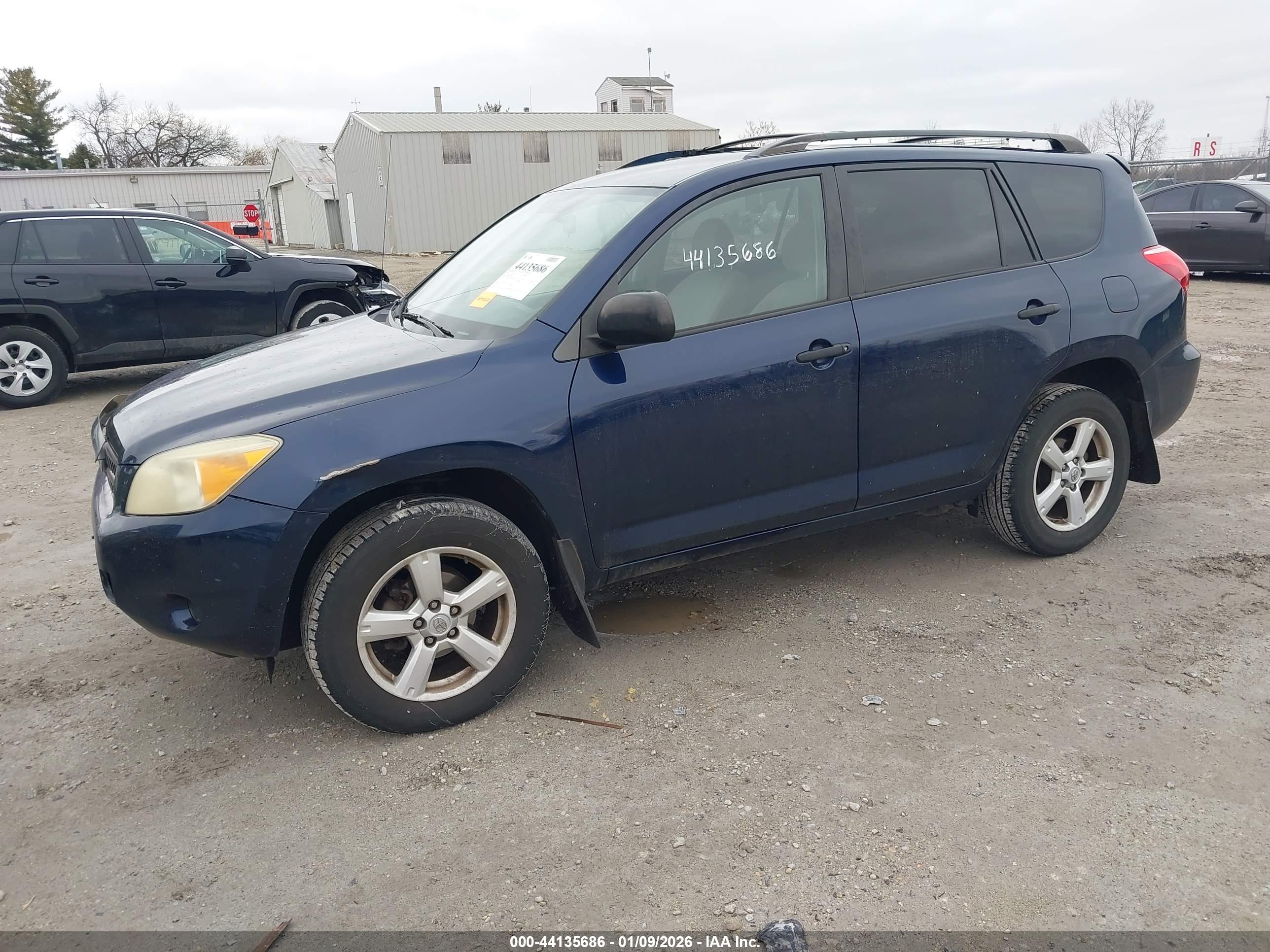 TOYOTA RAV4 image 2