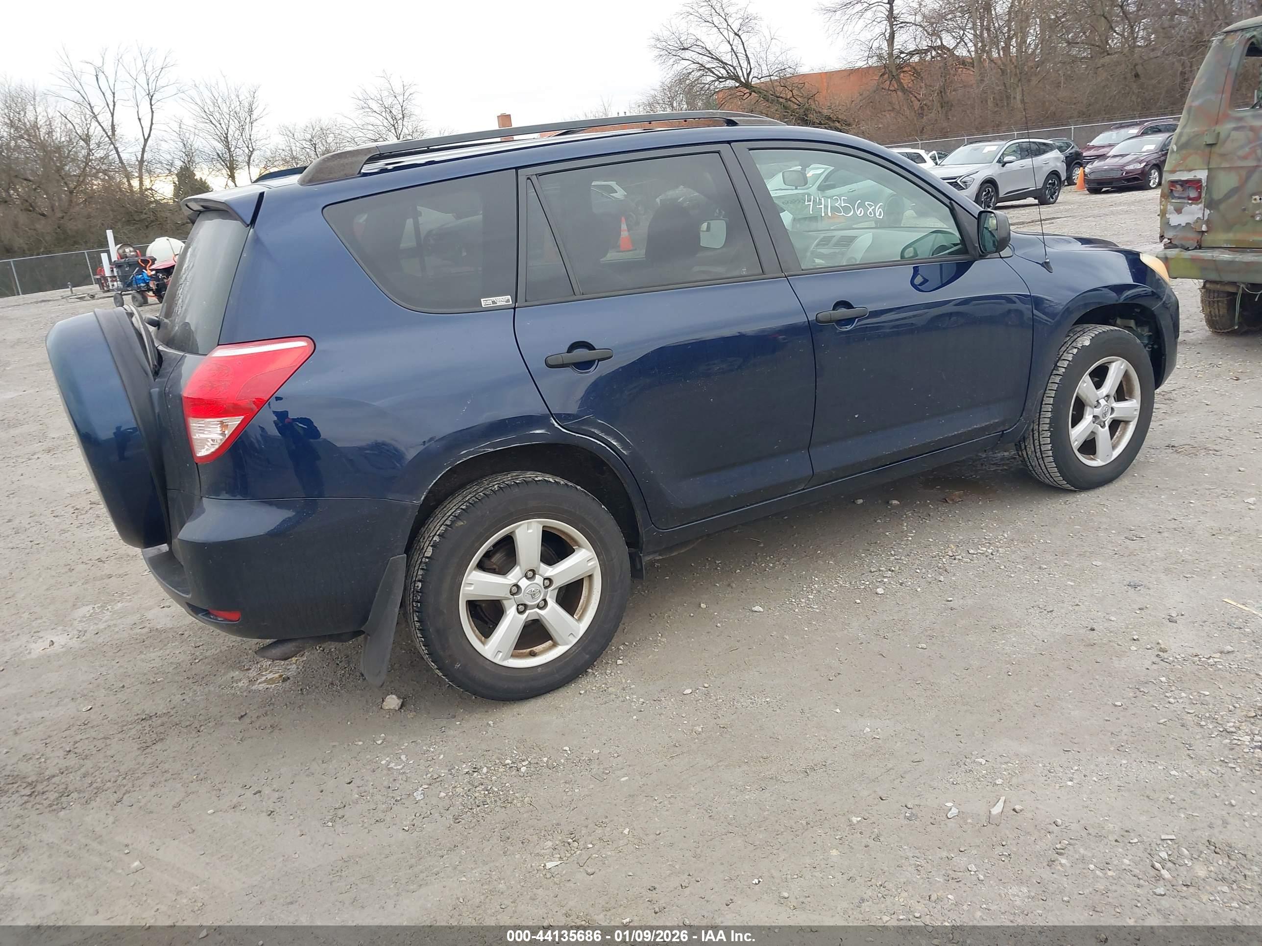 TOYOTA RAV4 image 4
