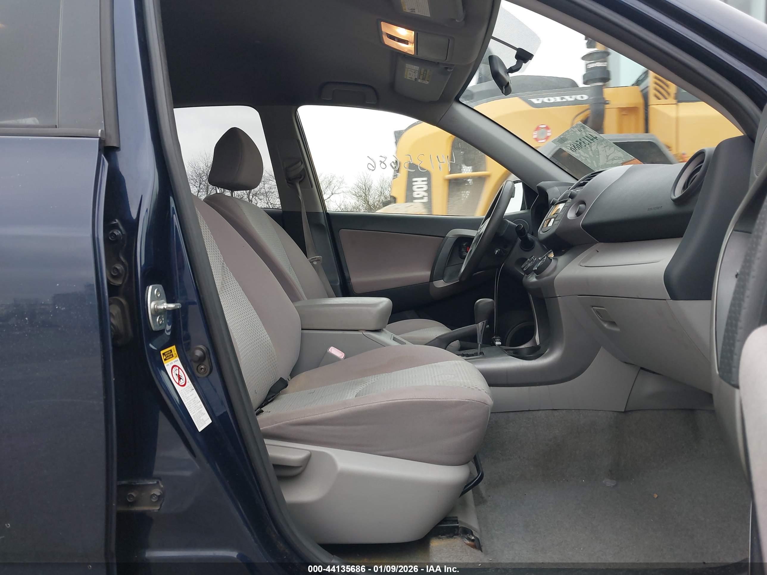 TOYOTA RAV4 image 5