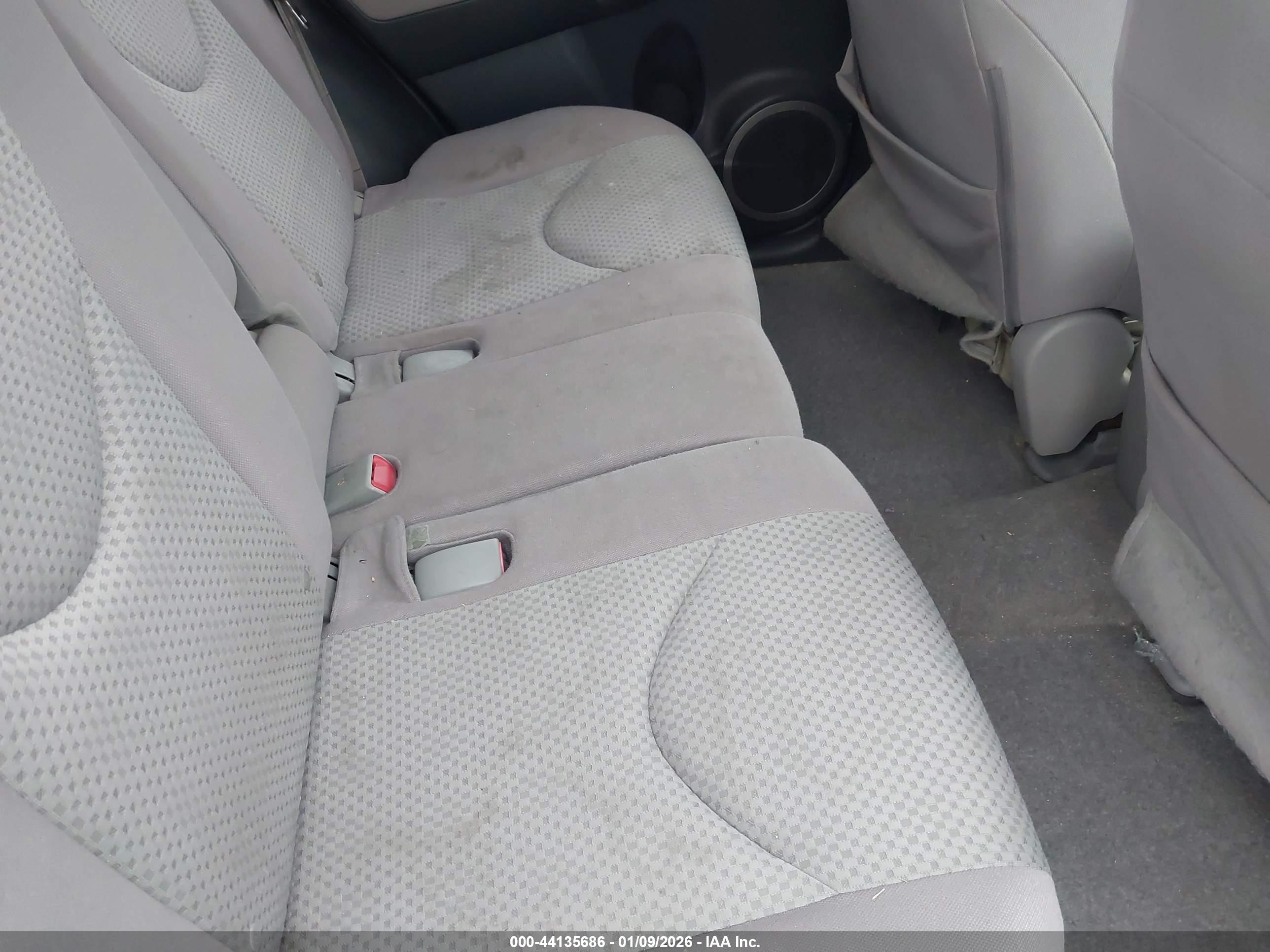 TOYOTA RAV4 image 8