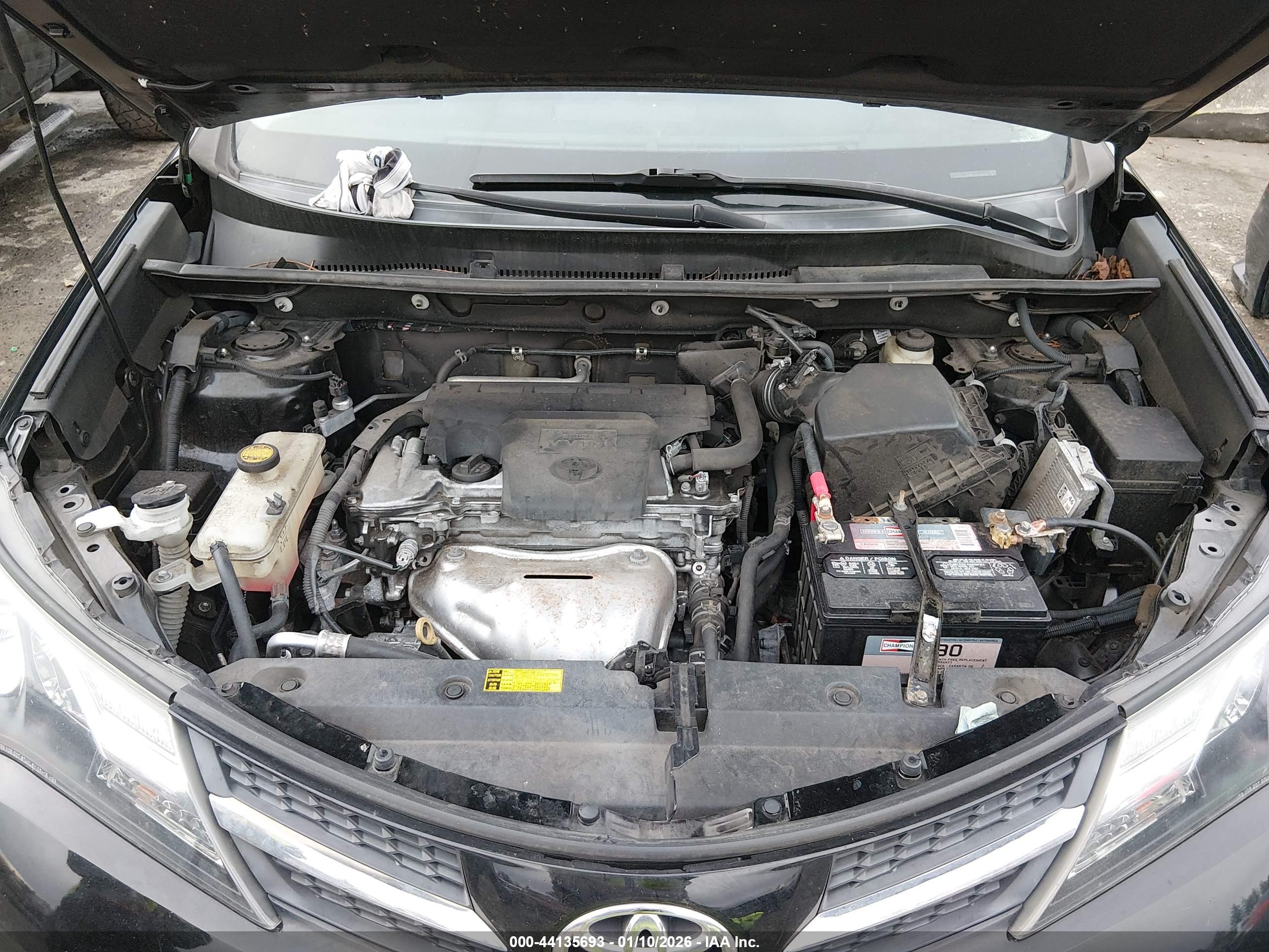 TOYOTA RAV4 image 10