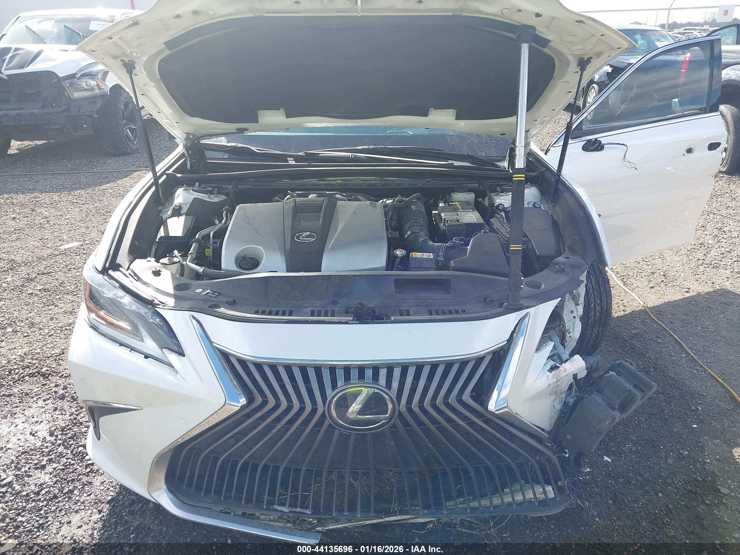 LEXUS ES image 10
