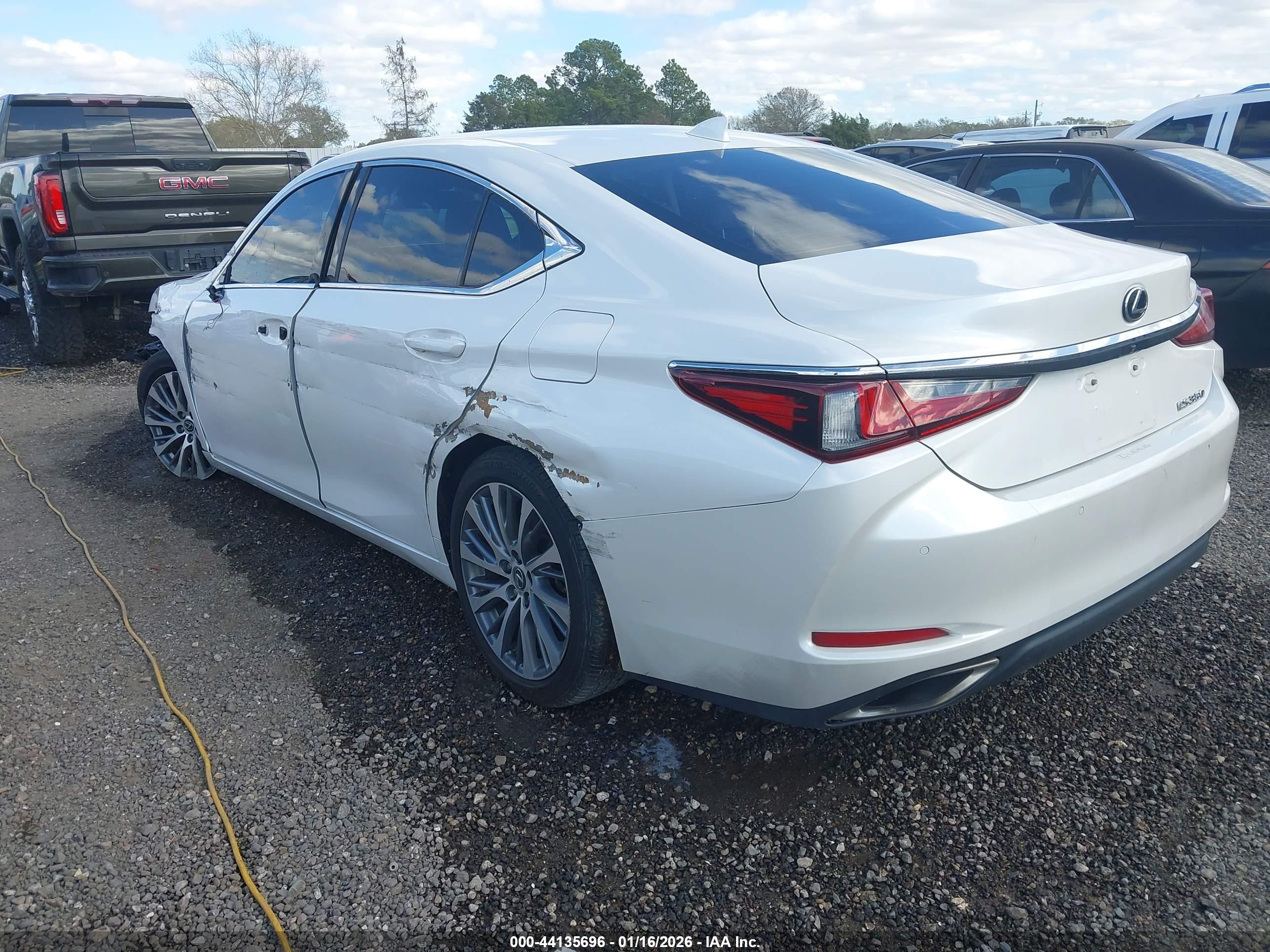 LEXUS ES image 3