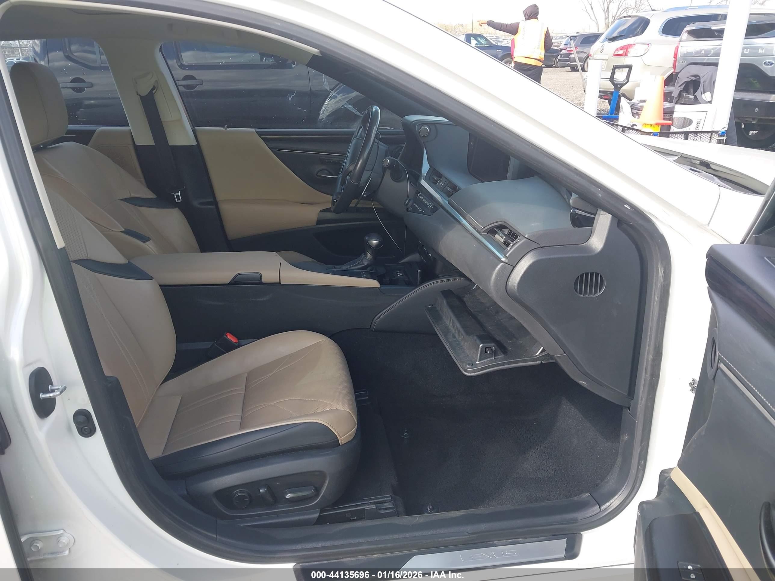 LEXUS ES image 5