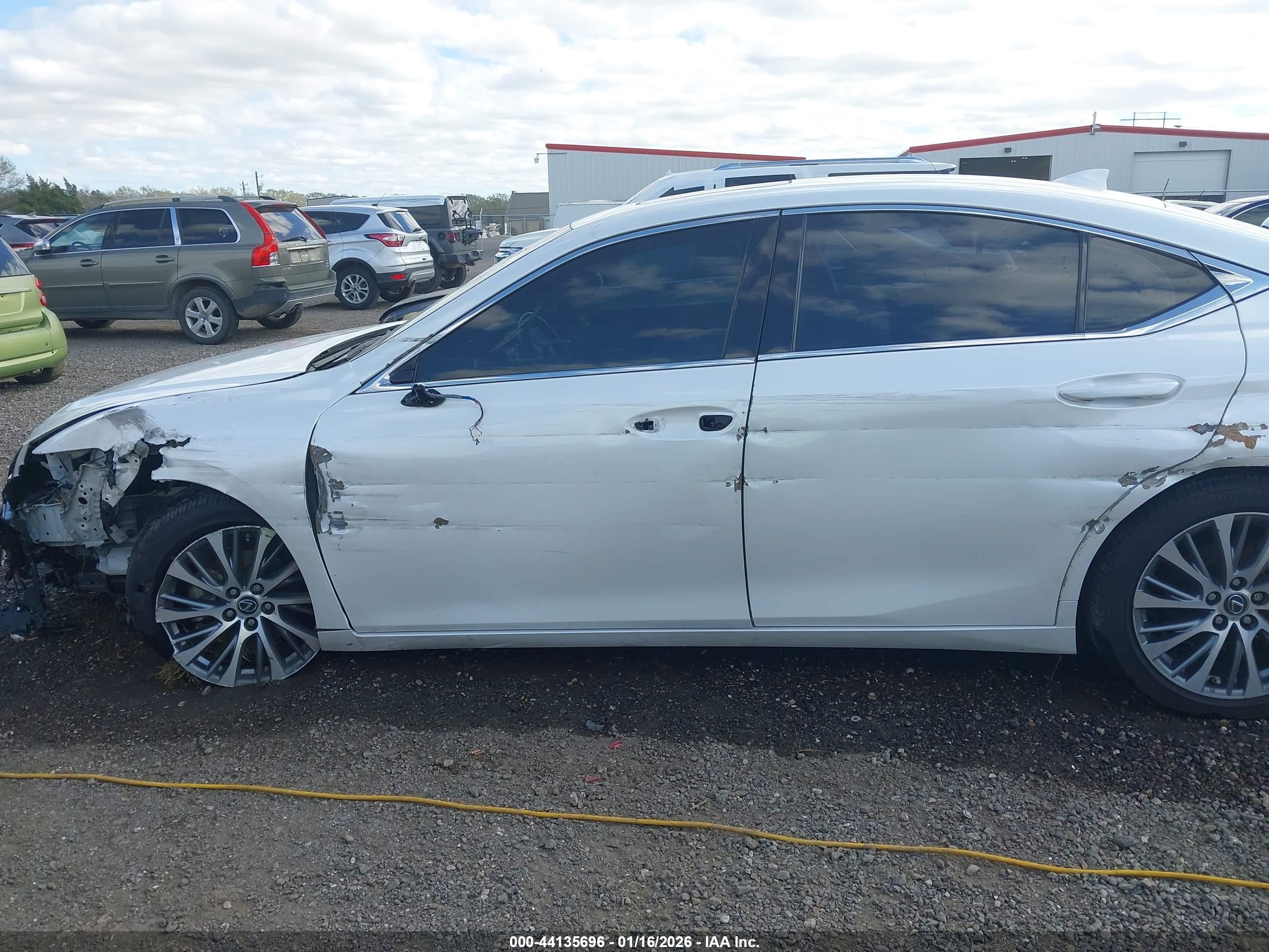 LEXUS ES image 6