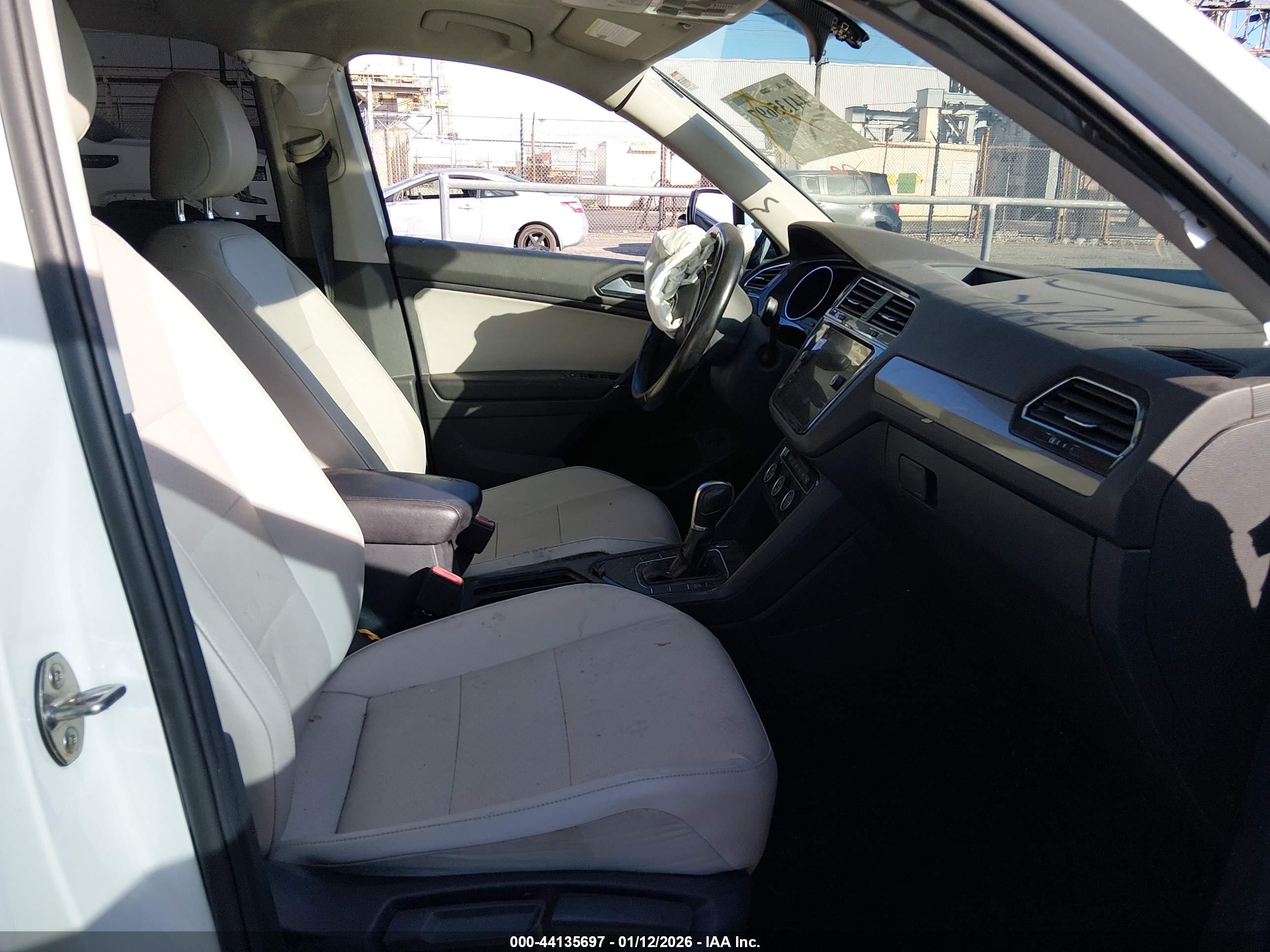 VOLKSWAGEN TIGUAN image 5