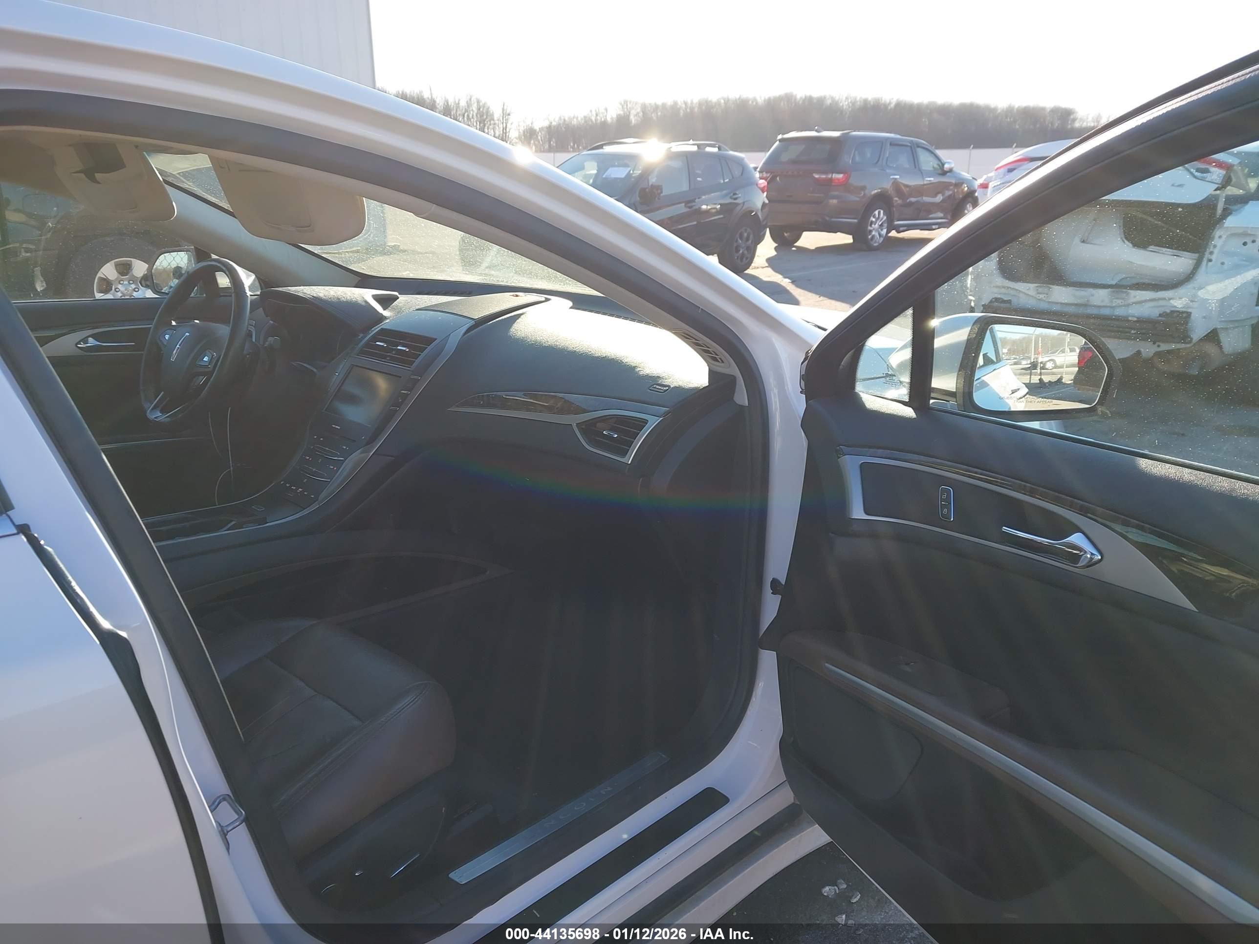 LINCOLN MKZ image 5