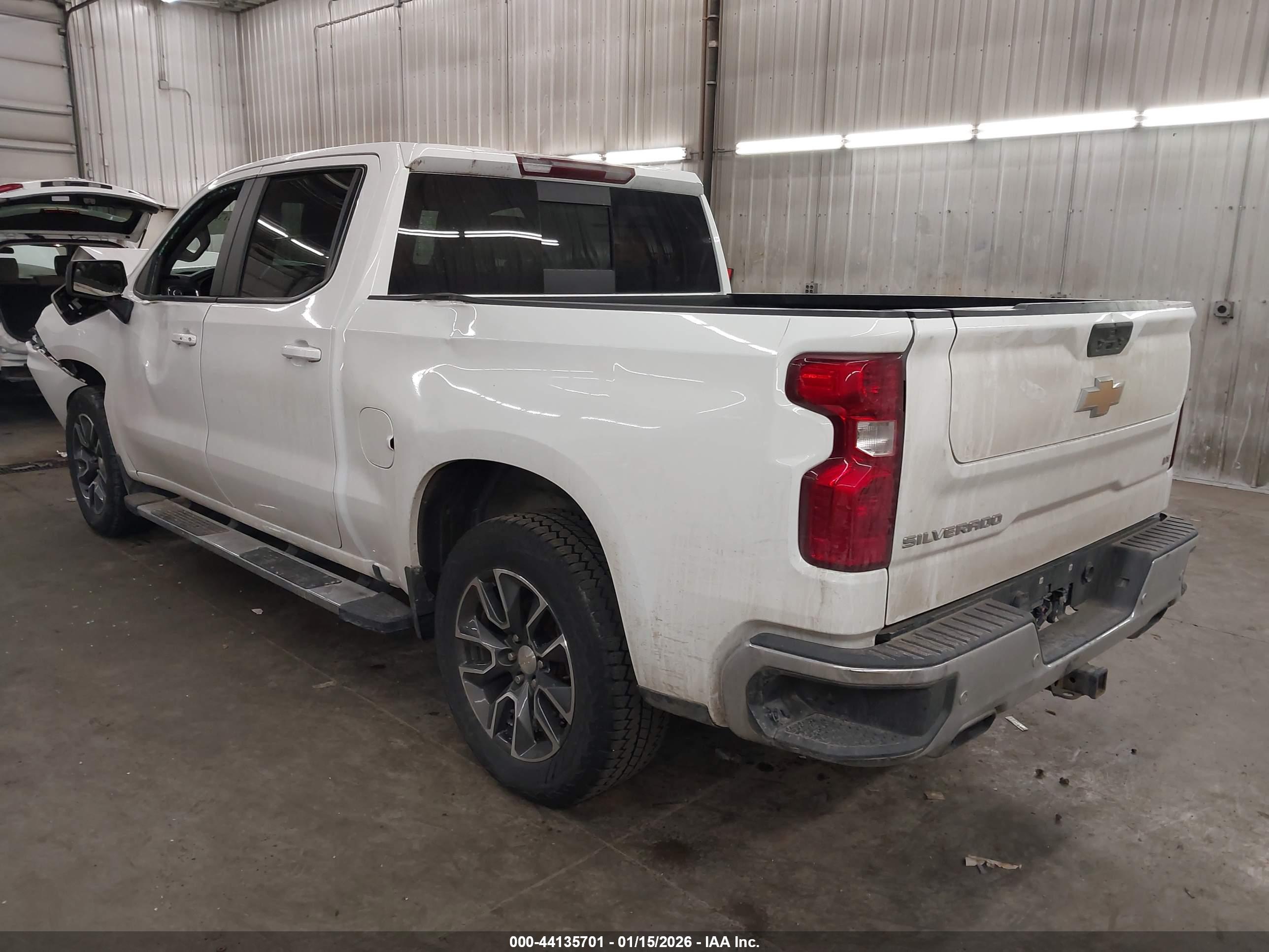 CHEVROLET SILVERADO image 3