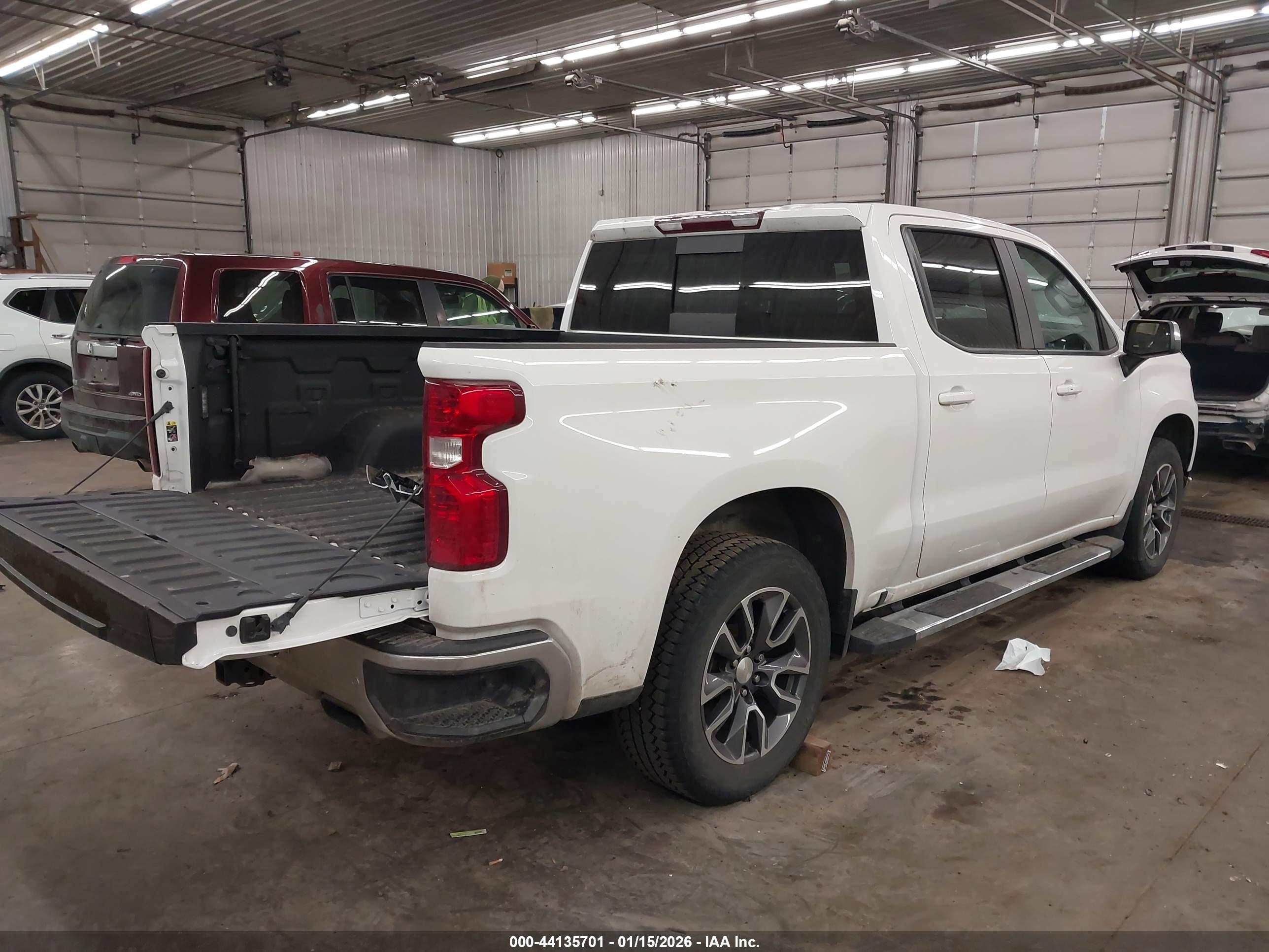 CHEVROLET SILVERADO image 4