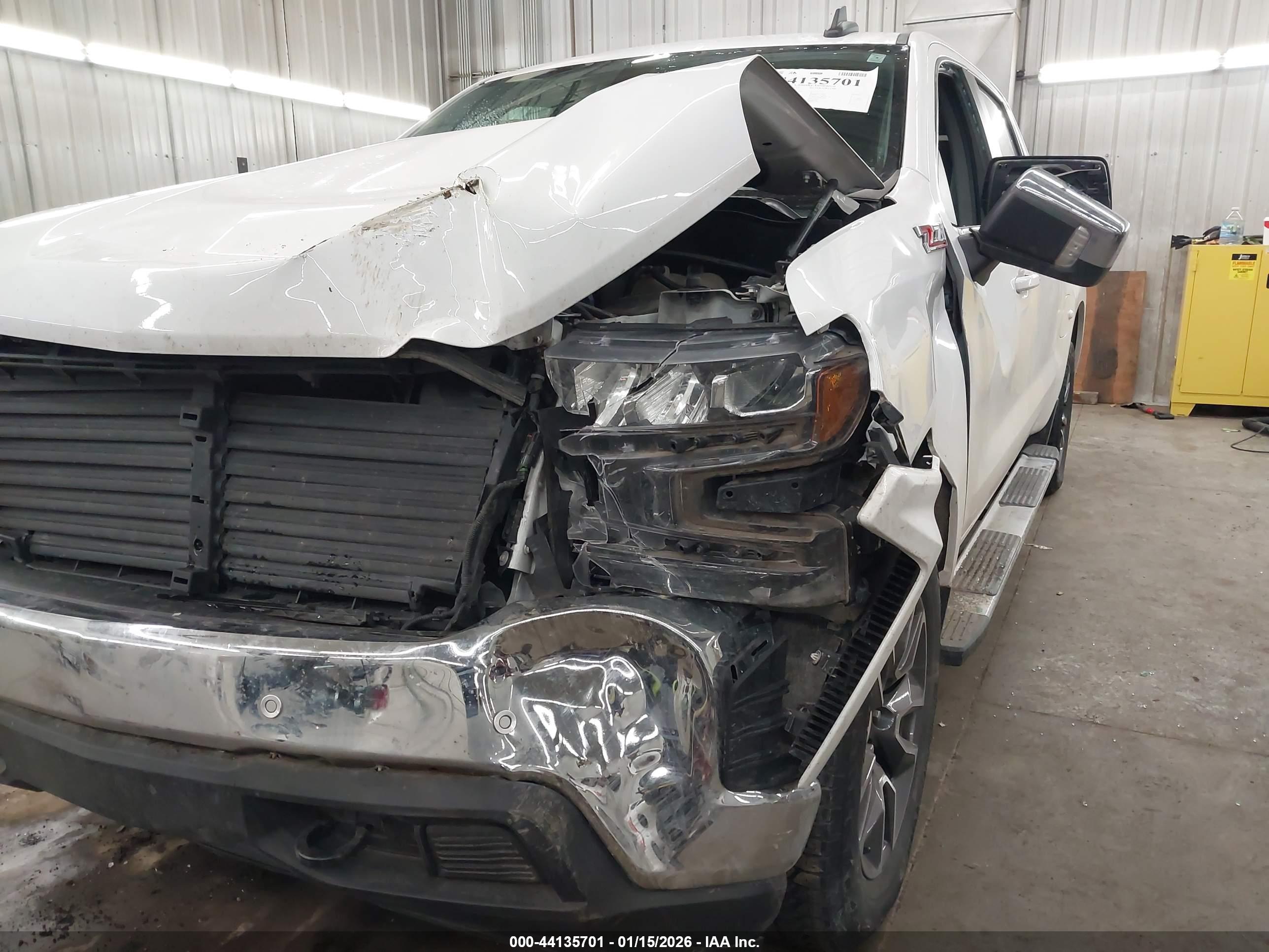 CHEVROLET SILVERADO image 6
