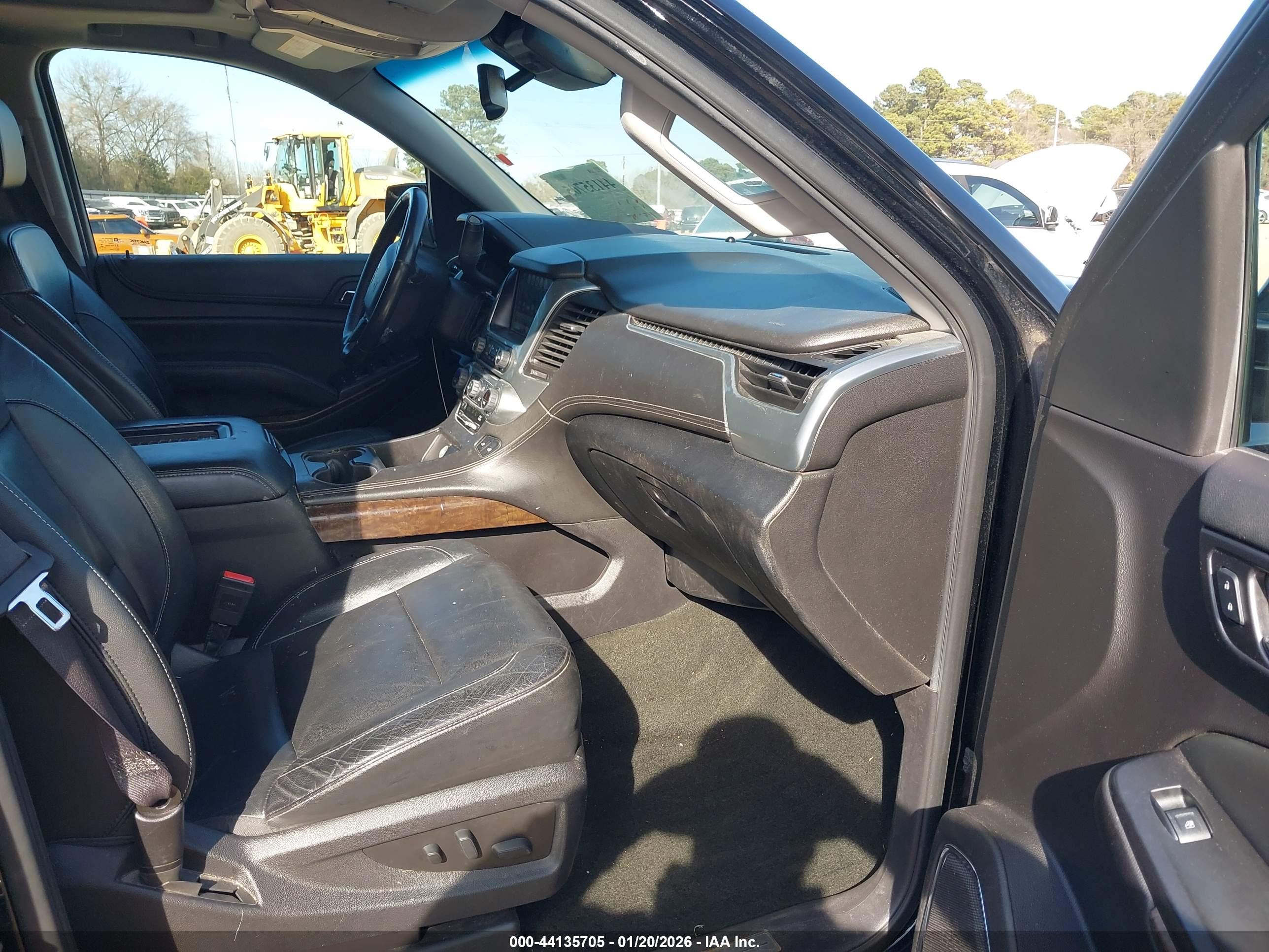 CHEVROLET SUBURBAN image 5