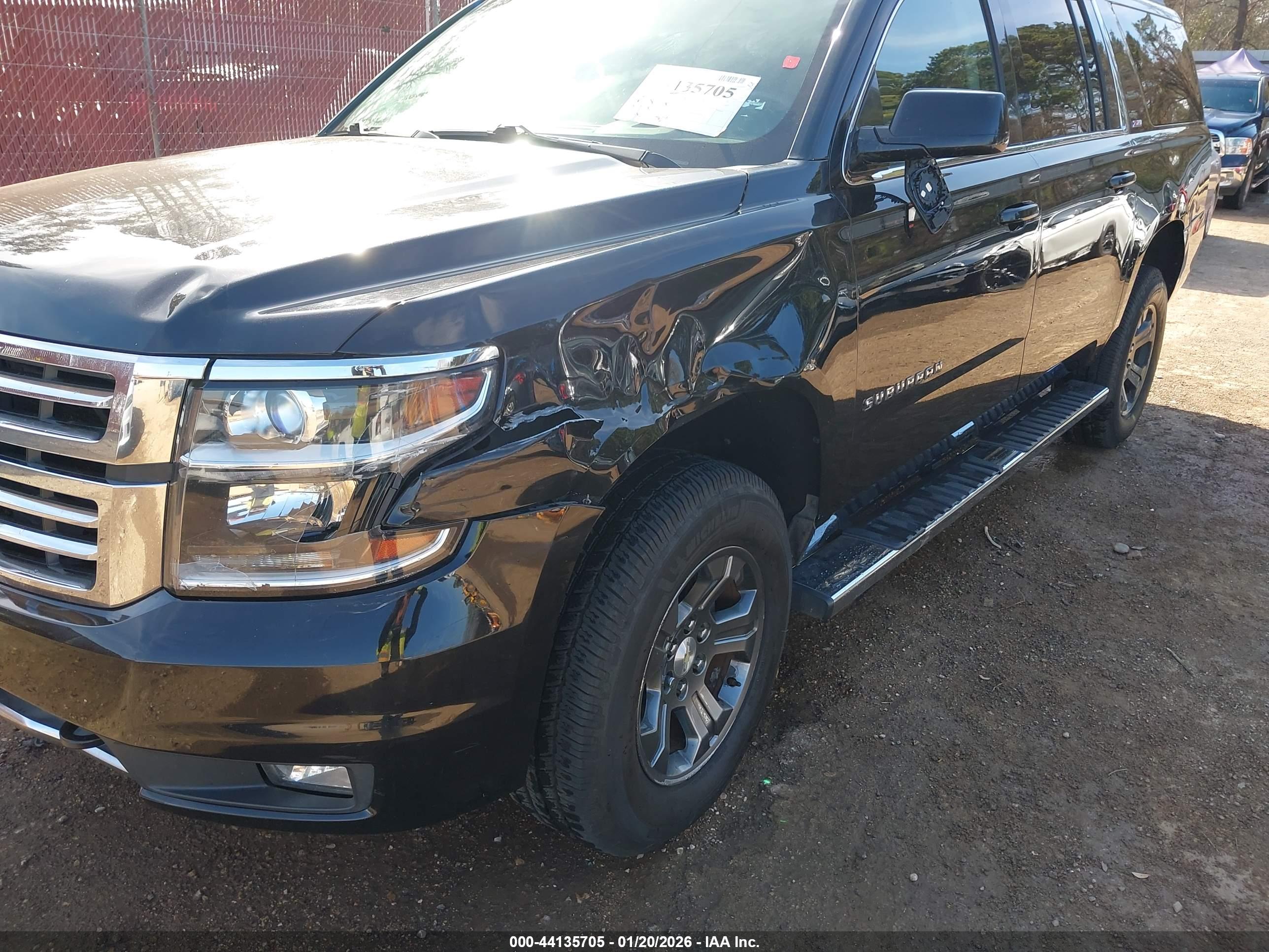 CHEVROLET SUBURBAN image 6