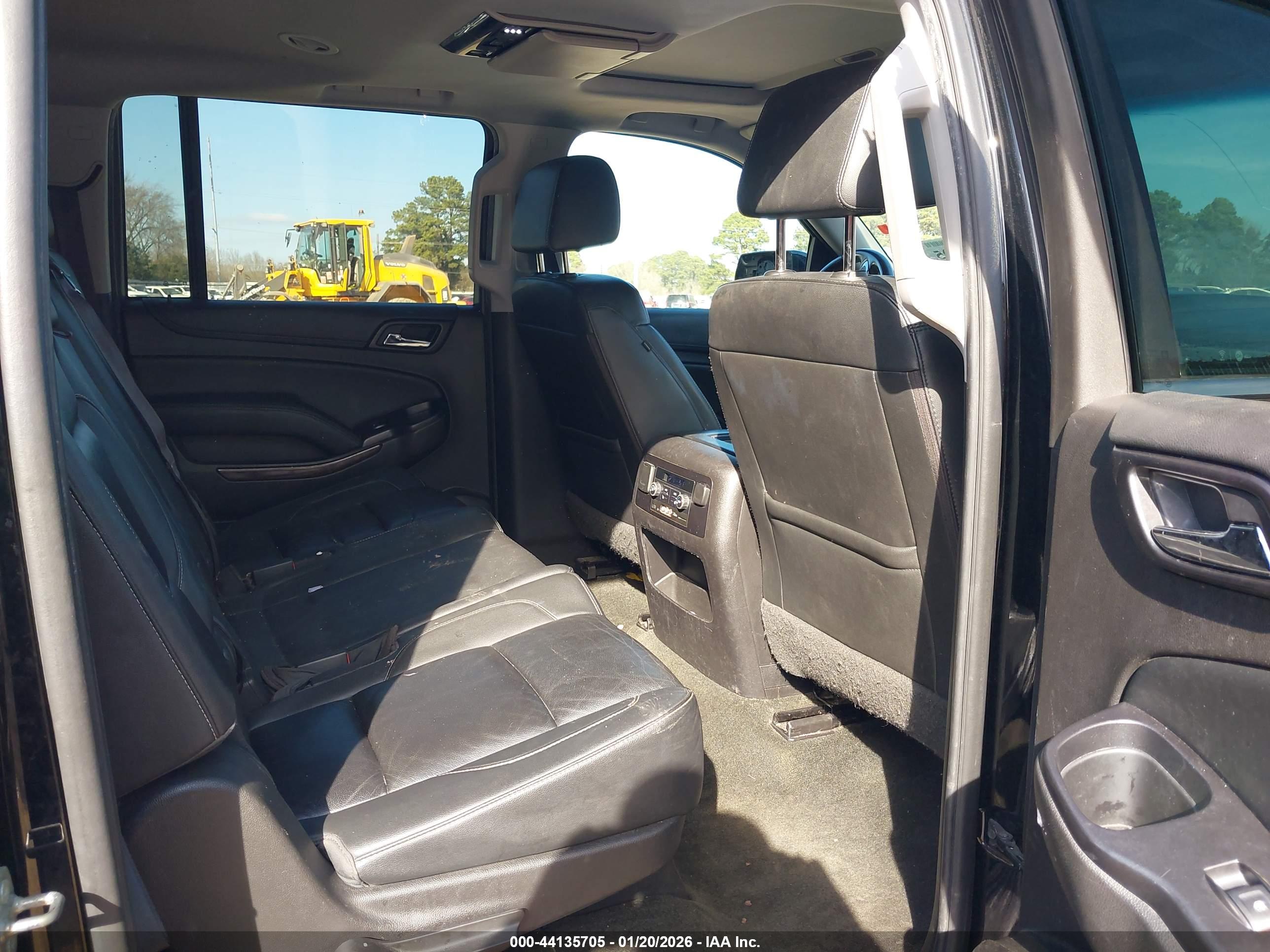 CHEVROLET SUBURBAN image 8