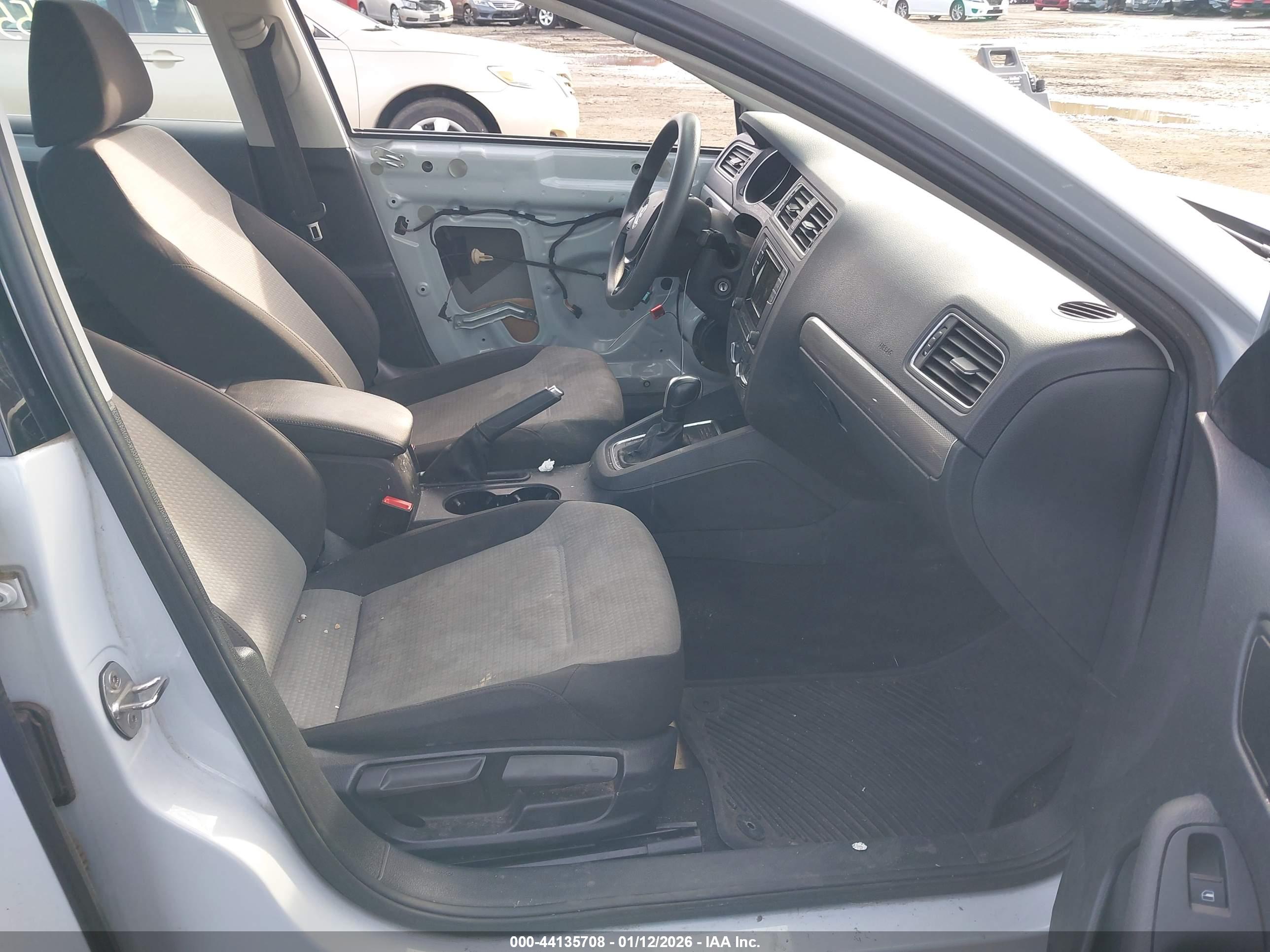 VOLKSWAGEN JETTA image 5