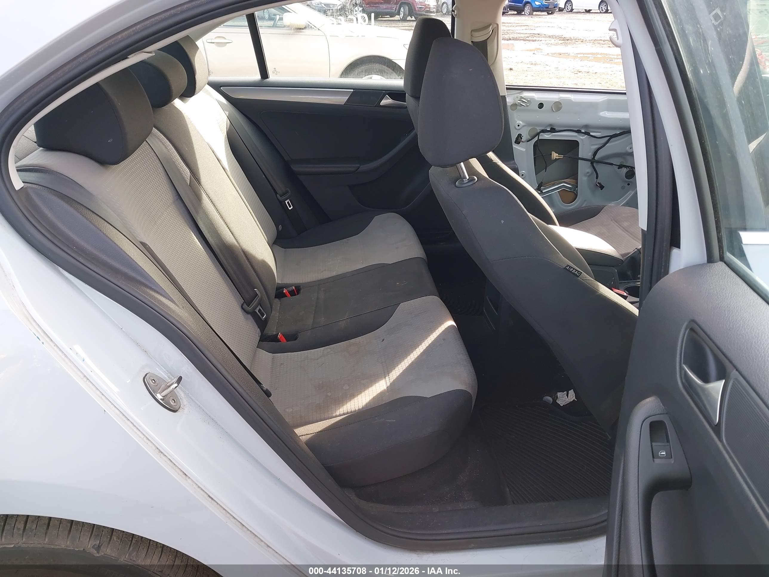 VOLKSWAGEN JETTA image 8