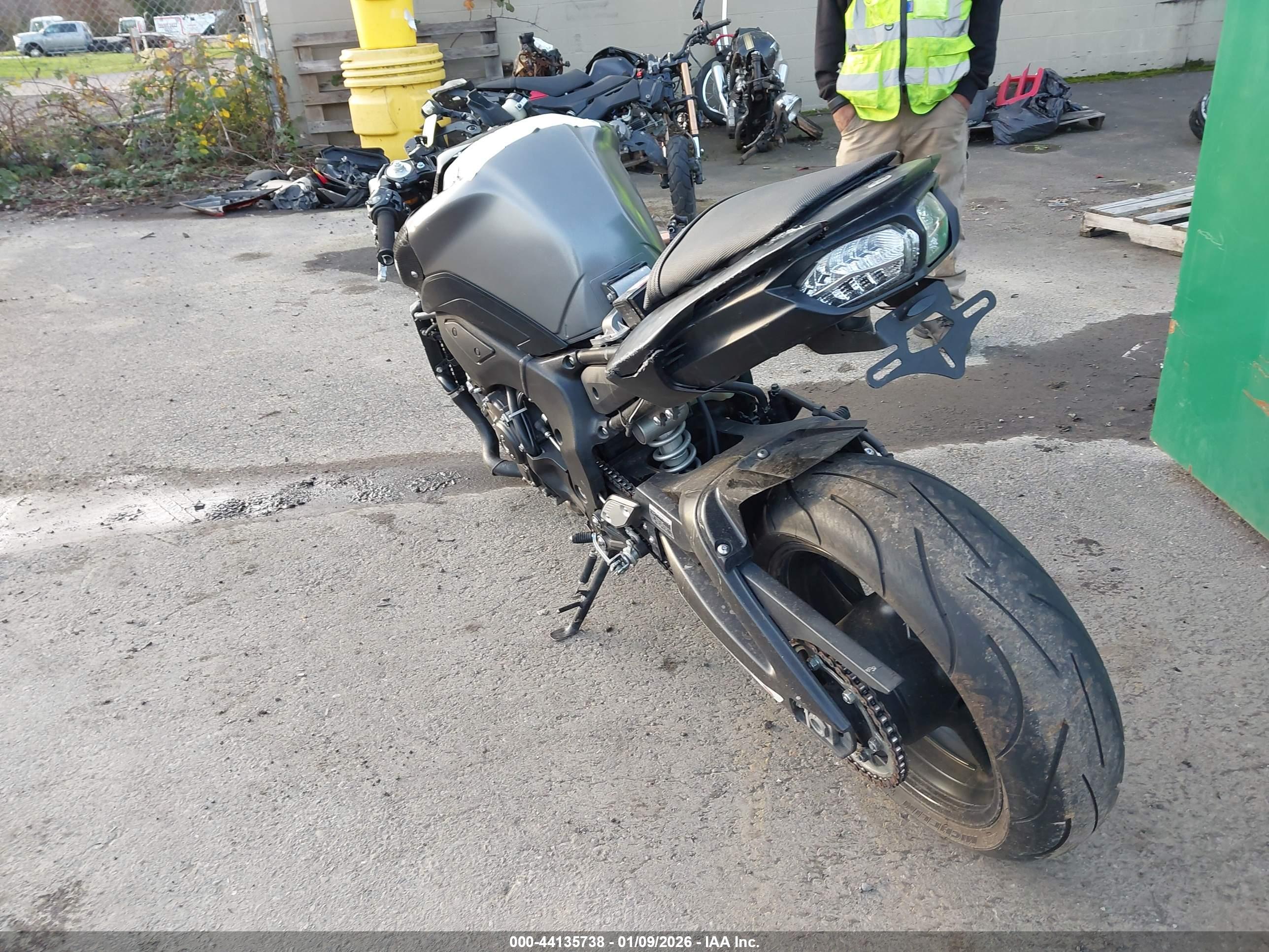 YAMAHA FZ8 image 3