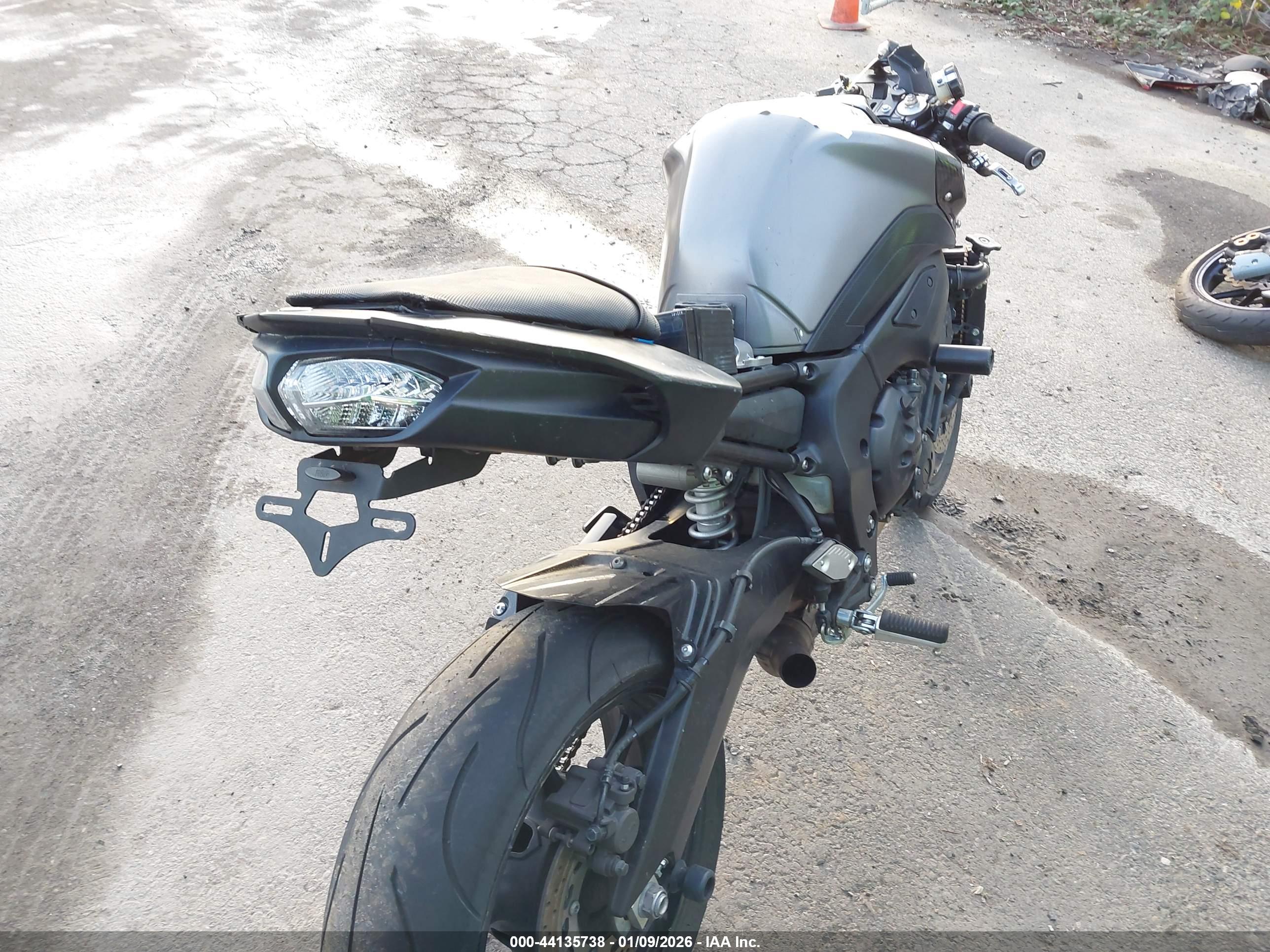 YAMAHA FZ8 image 4