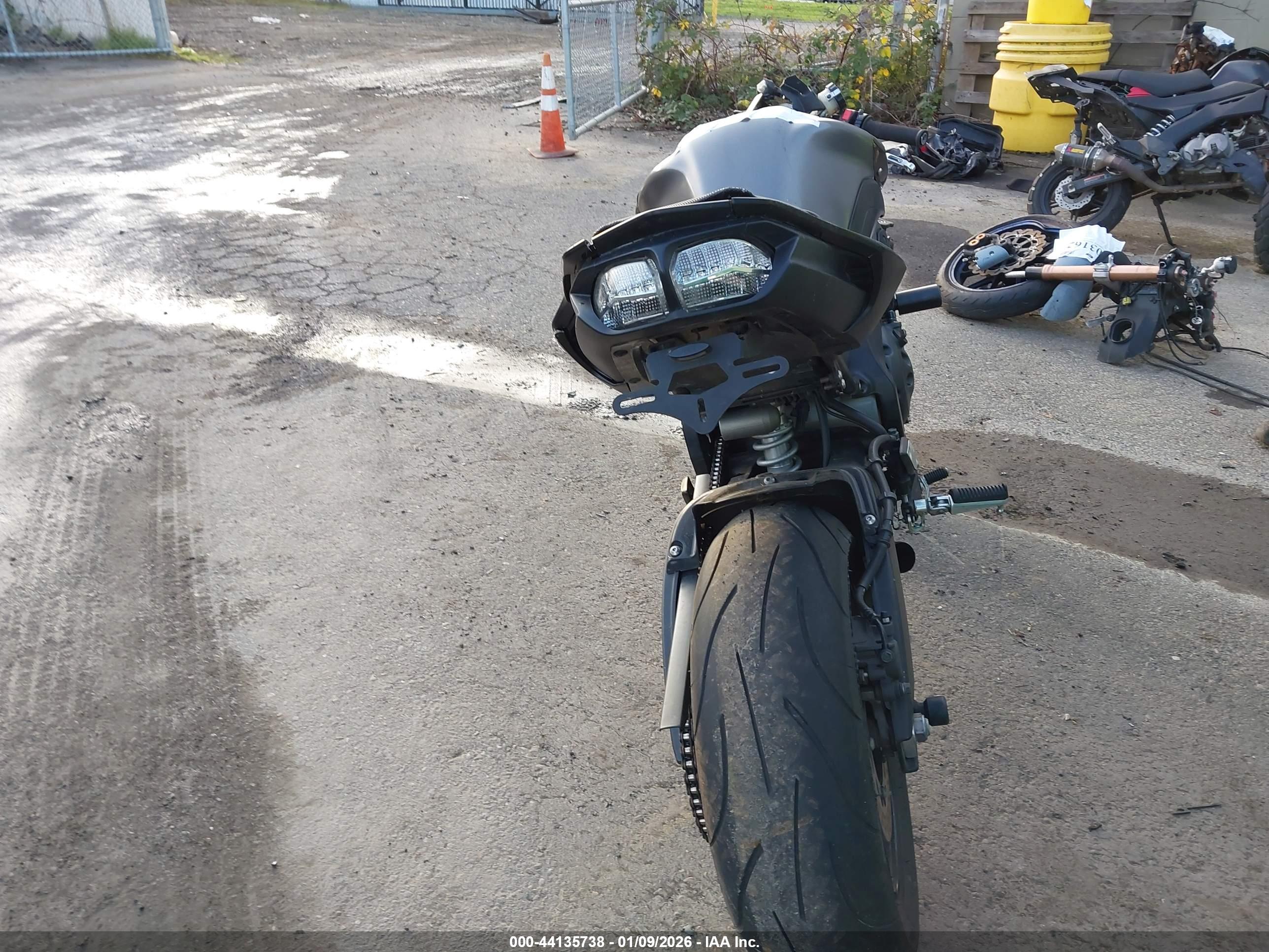 YAMAHA FZ8 image 6