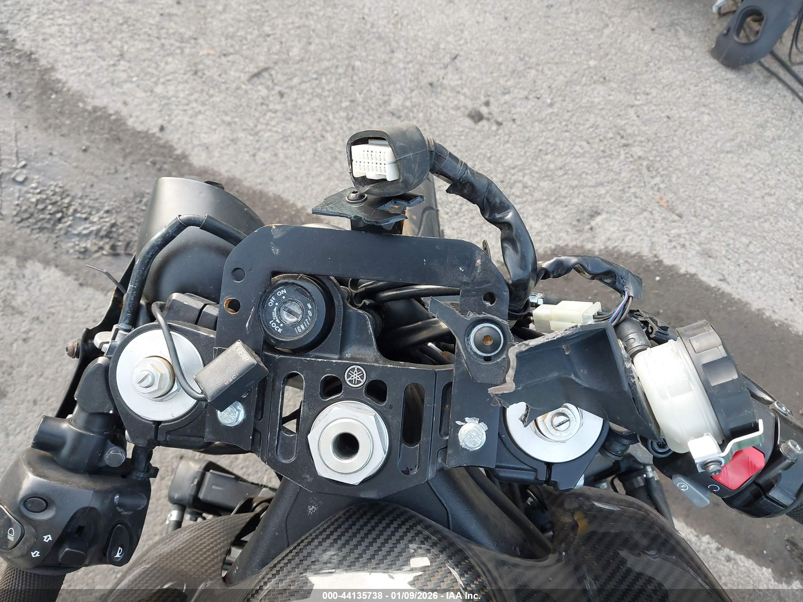 YAMAHA FZ8 image 7