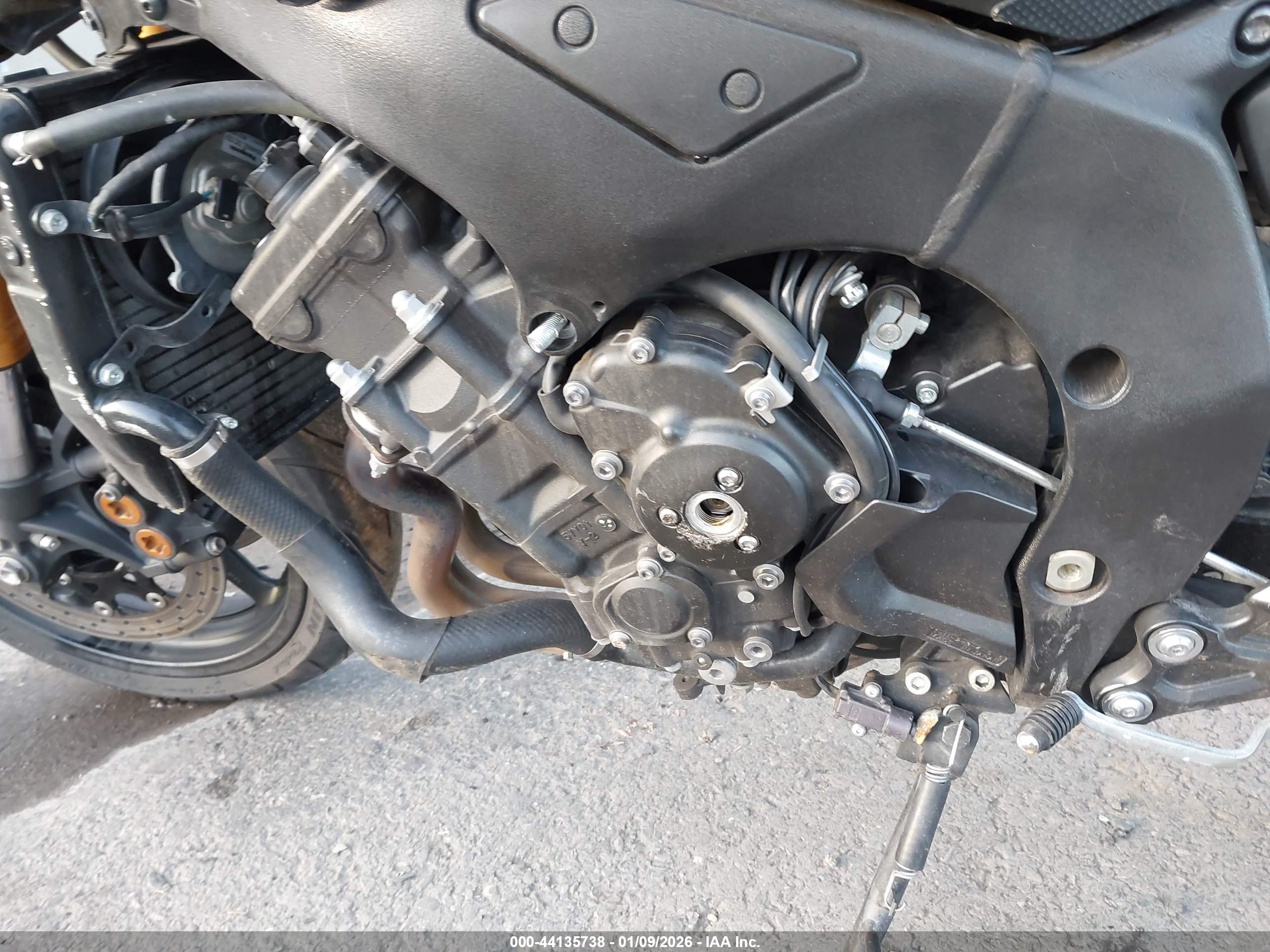 YAMAHA FZ8 image 9